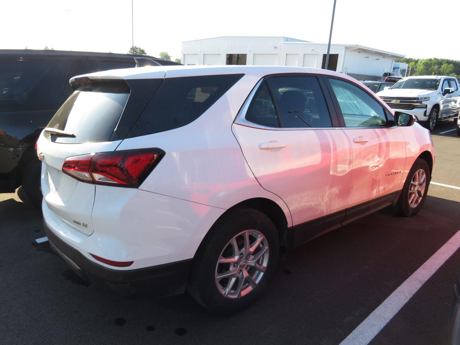 Used 2024 Summit White Chevrolet LT image 14