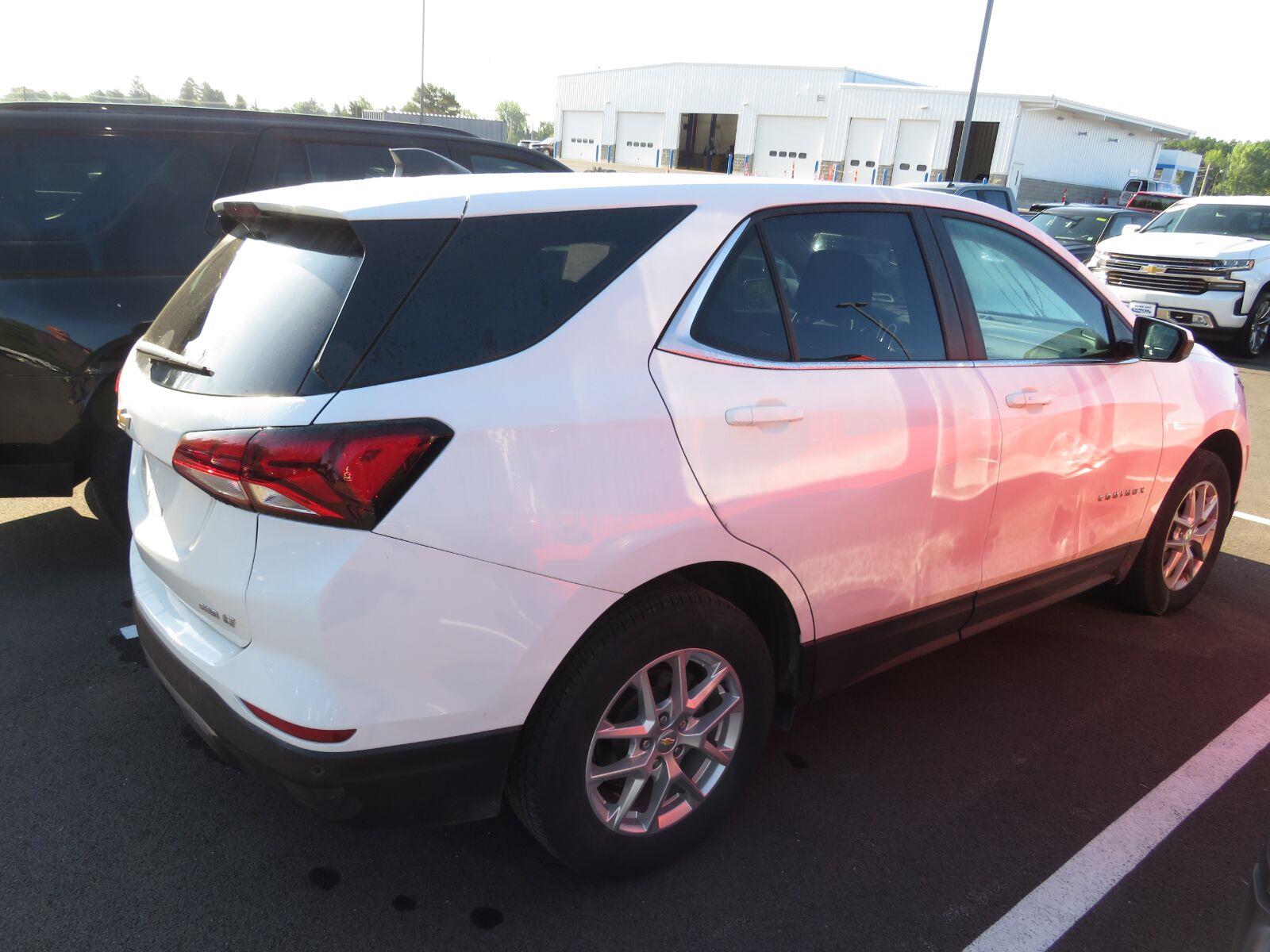 Used 2024 Summit White Chevrolet LT image 15