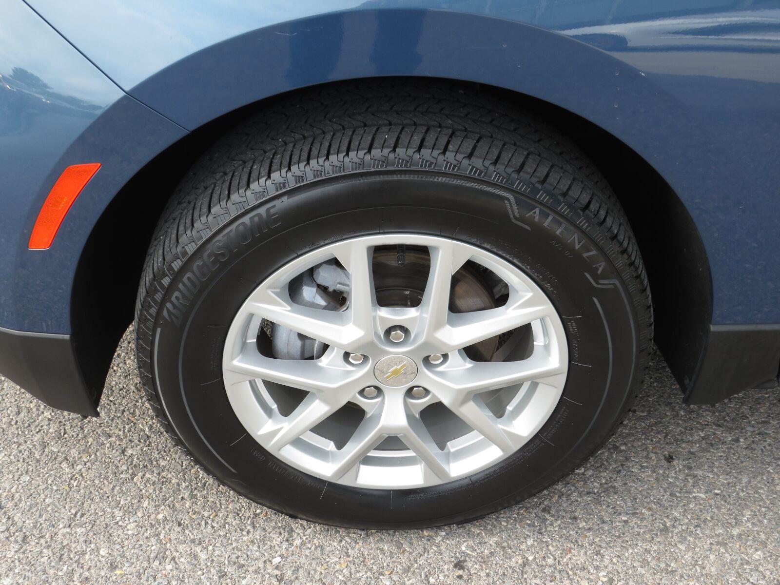Used 2024 Lakeshore Blue Metallic Chevrolet LT image 12