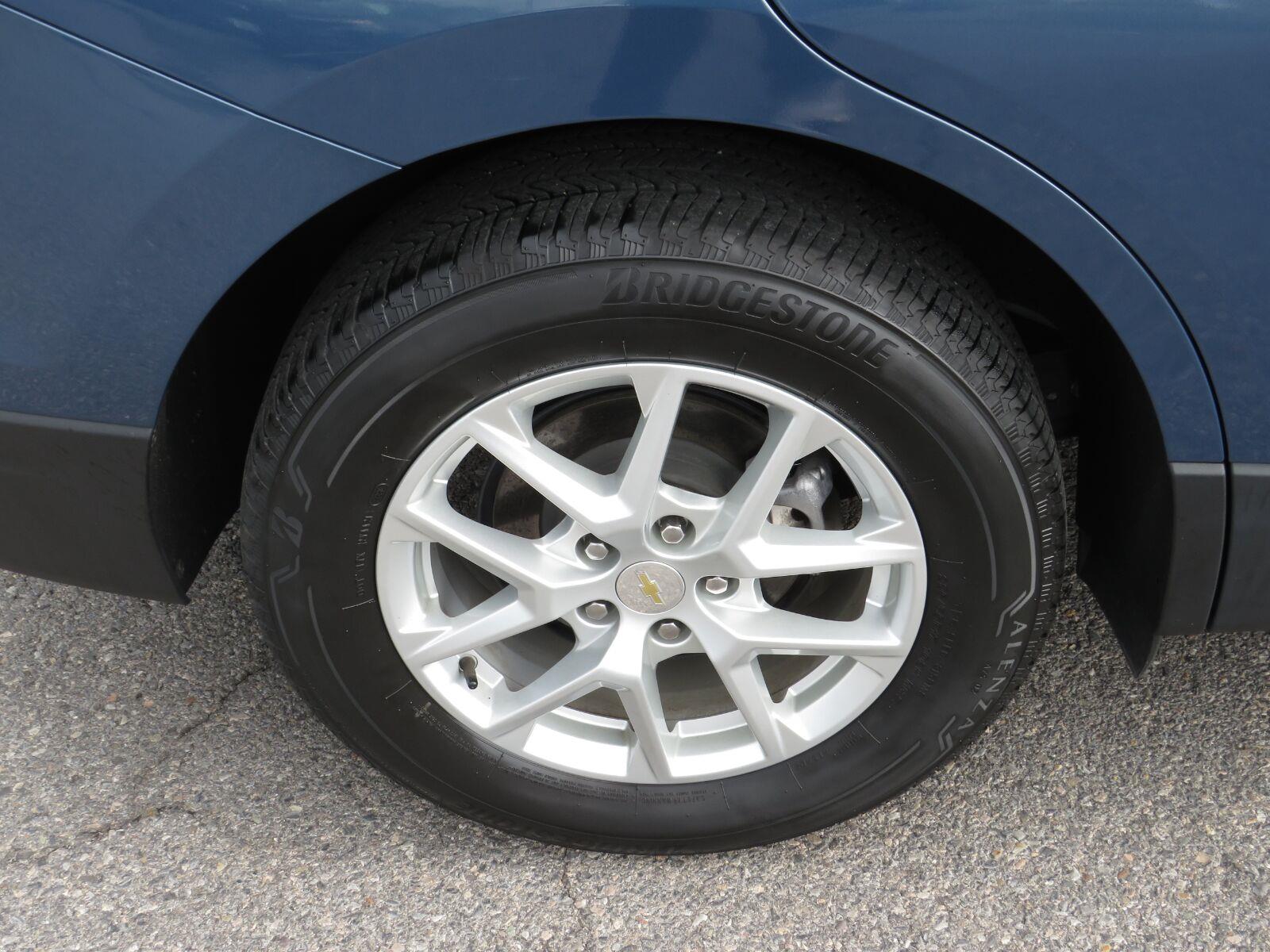 Used 2024 Lakeshore Blue Metallic Chevrolet LT image 15
