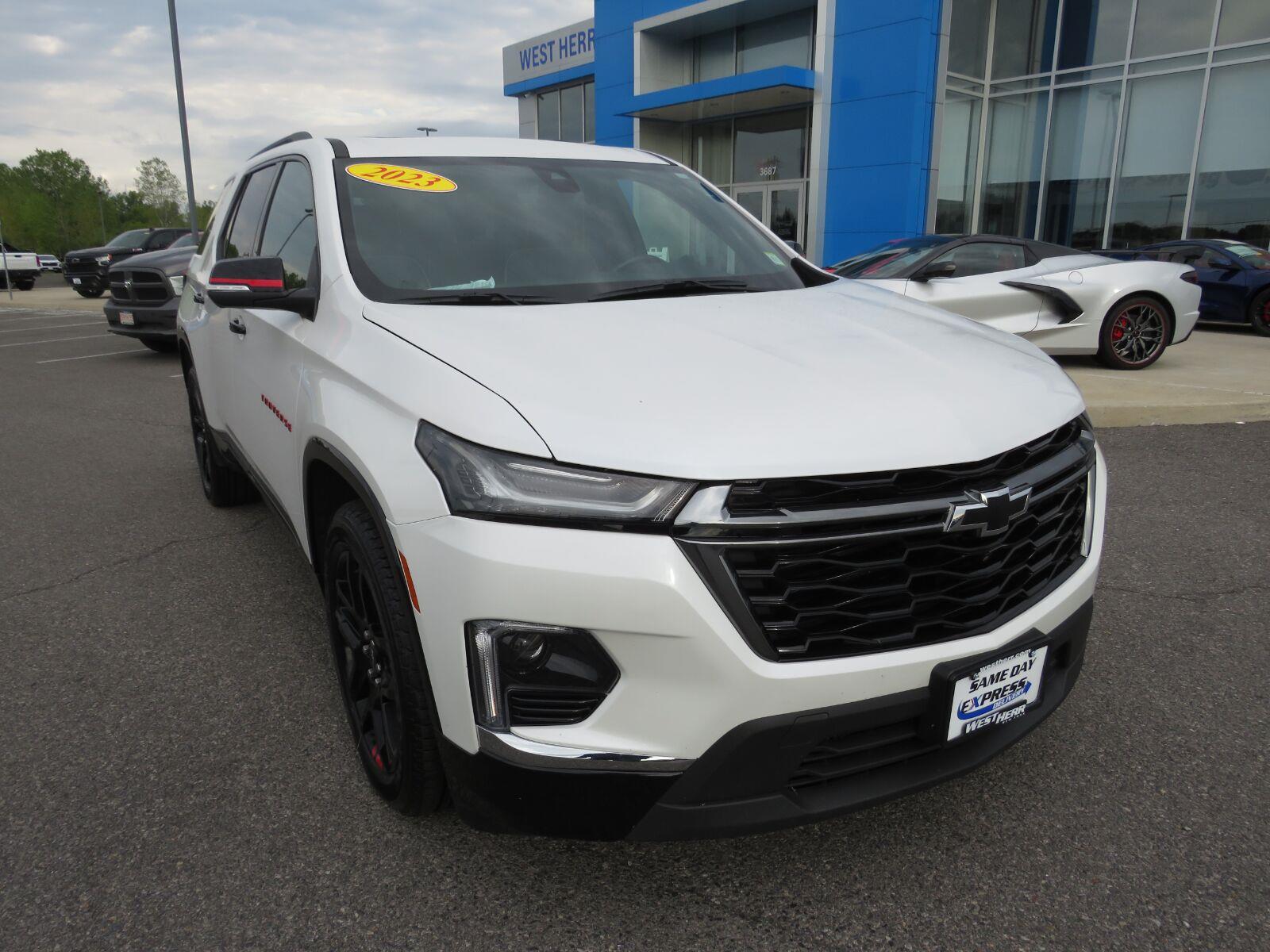 Used 2023 Iridescent Pearl Tricoat Chevrolet Premier image 3