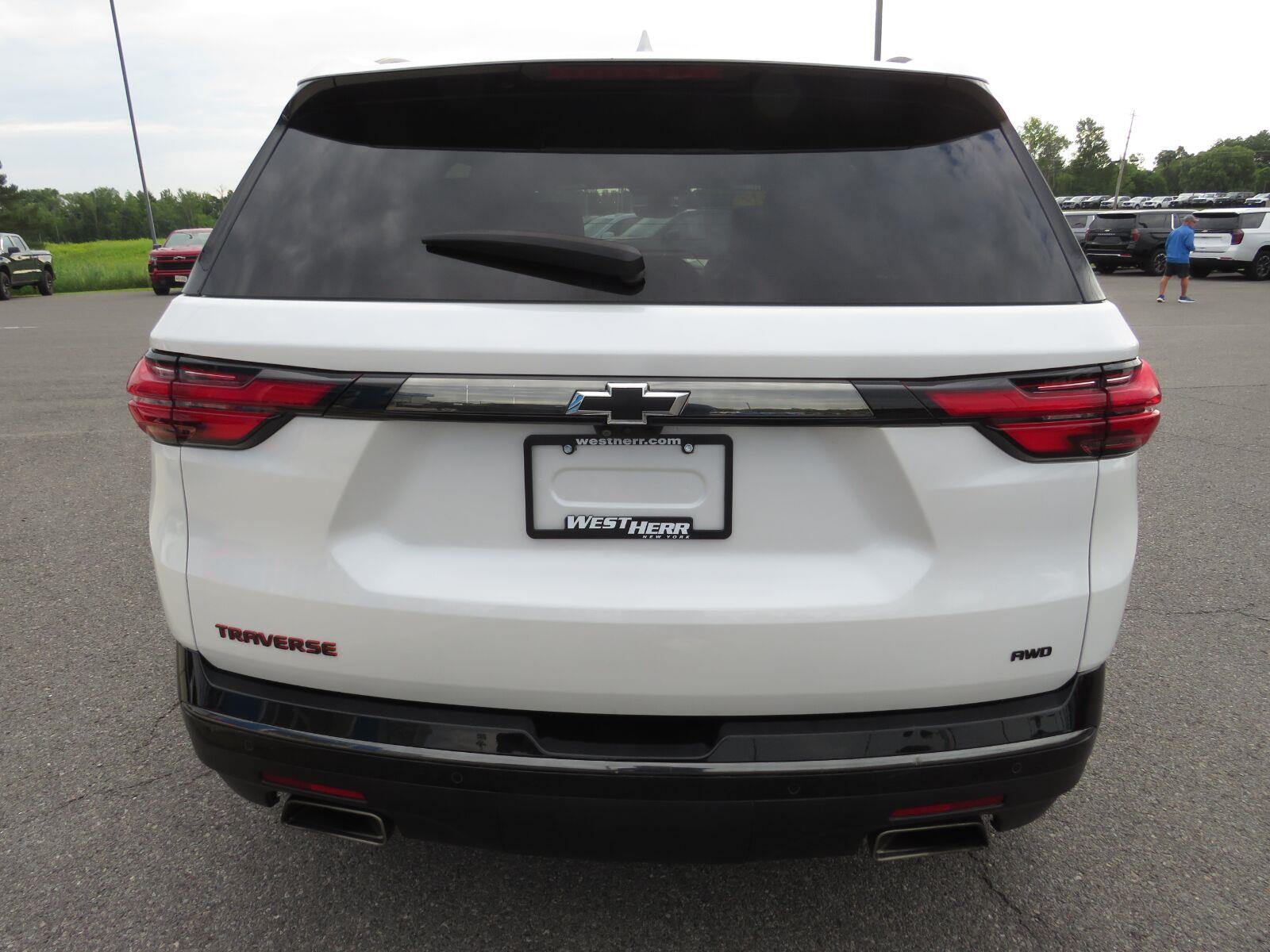 Used 2023 Iridescent Pearl Tricoat Chevrolet Premier image 8