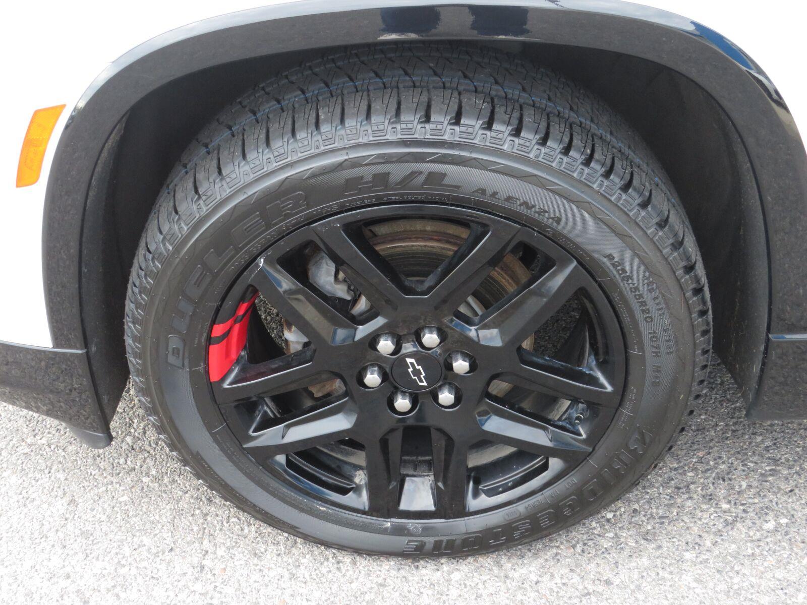 Used 2023 Iridescent Pearl Tricoat Chevrolet Premier image 14