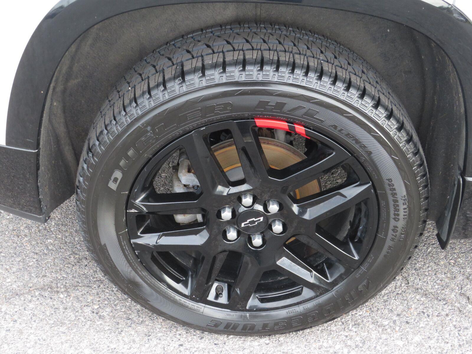Used 2023 Iridescent Pearl Tricoat Chevrolet Premier image 17