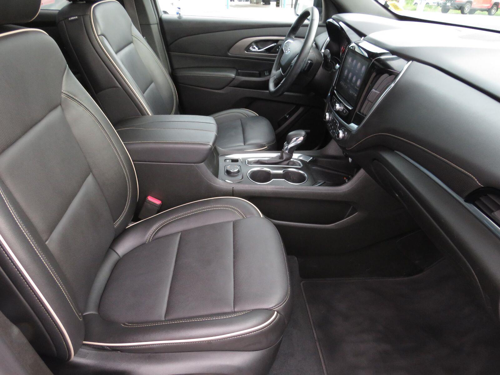 Used 2023 Iridescent Pearl Tricoat Chevrolet Premier image 18