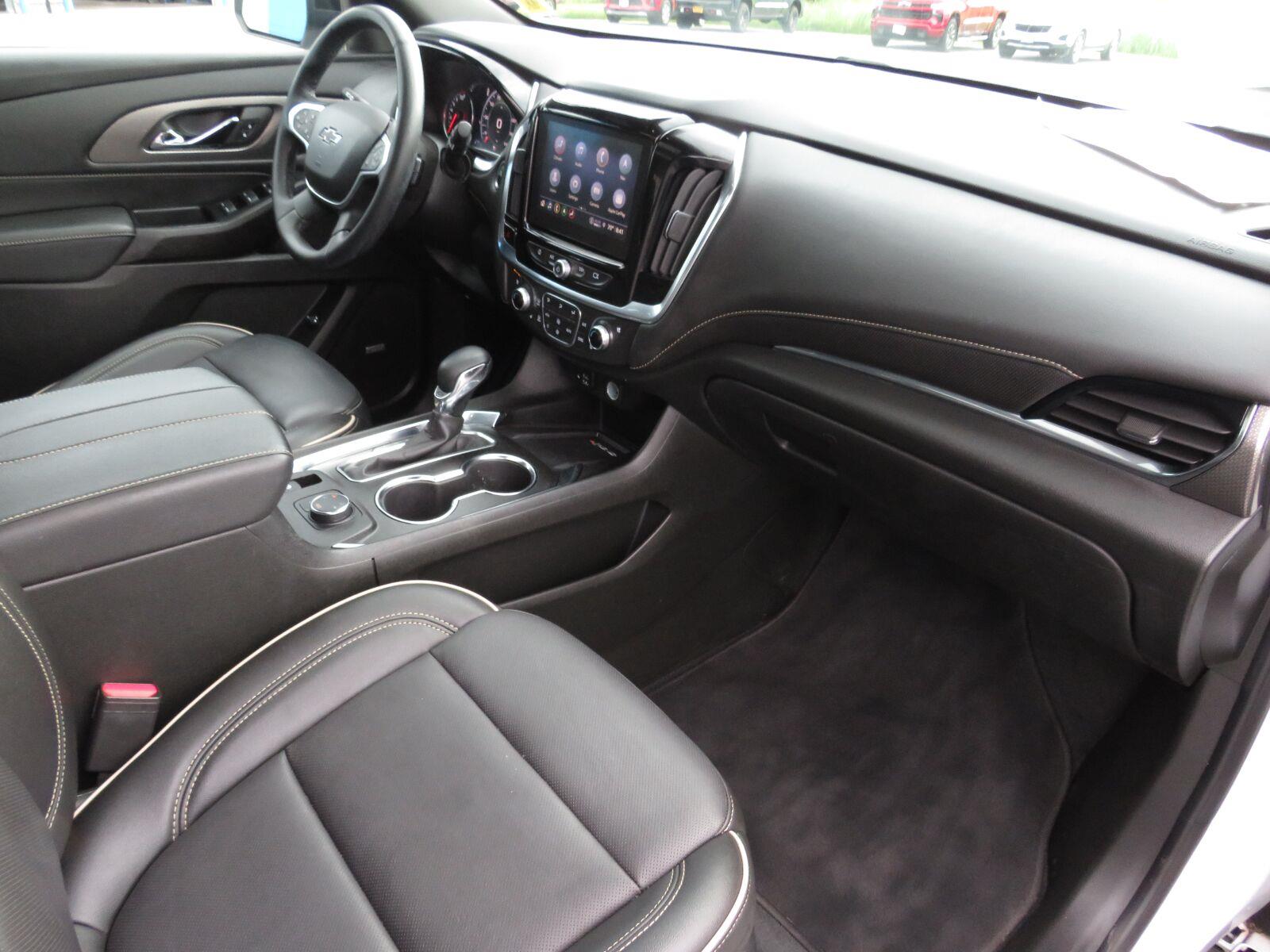 Used 2023 Iridescent Pearl Tricoat Chevrolet Premier image 20