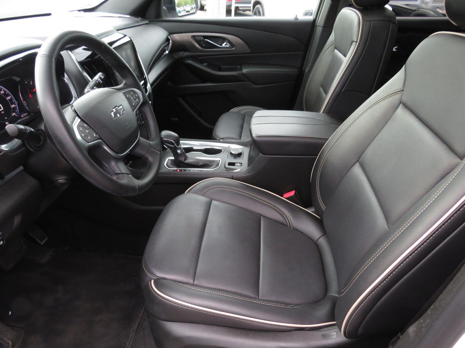Used 2023 Iridescent Pearl Tricoat Chevrolet Premier image 21