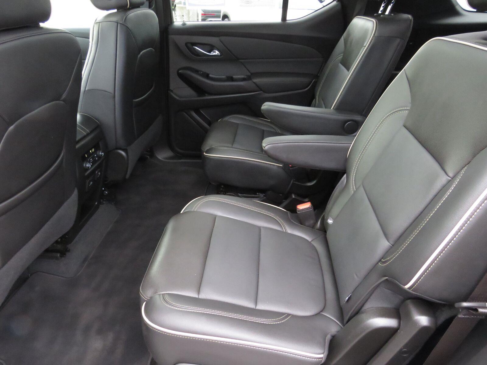 Used 2023 Iridescent Pearl Tricoat Chevrolet Premier image 24