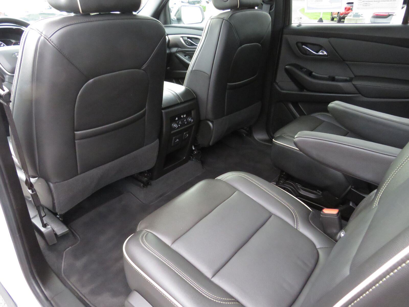 Used 2023 Iridescent Pearl Tricoat Chevrolet Premier image 25