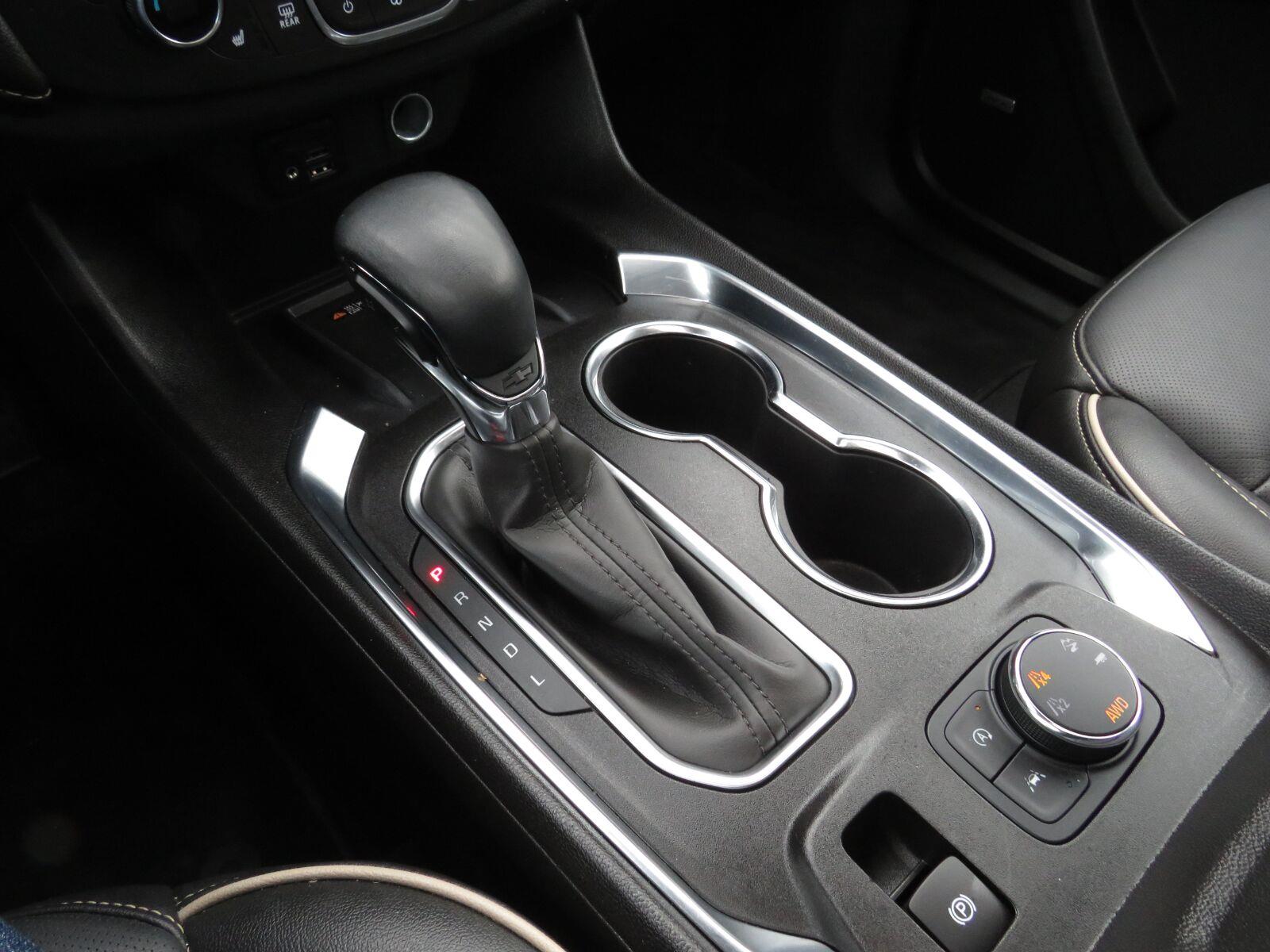 Used 2023 Iridescent Pearl Tricoat Chevrolet Premier image 29