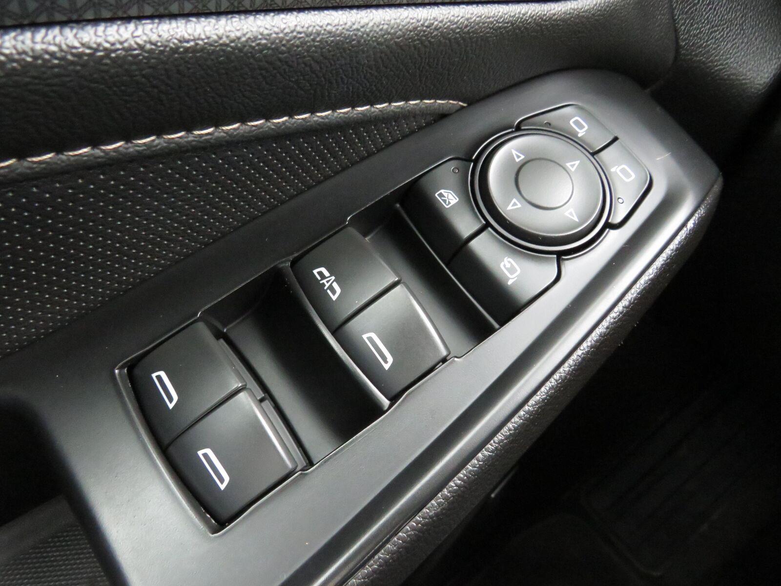 Used 2023 Iridescent Pearl Tricoat Chevrolet Premier image 31