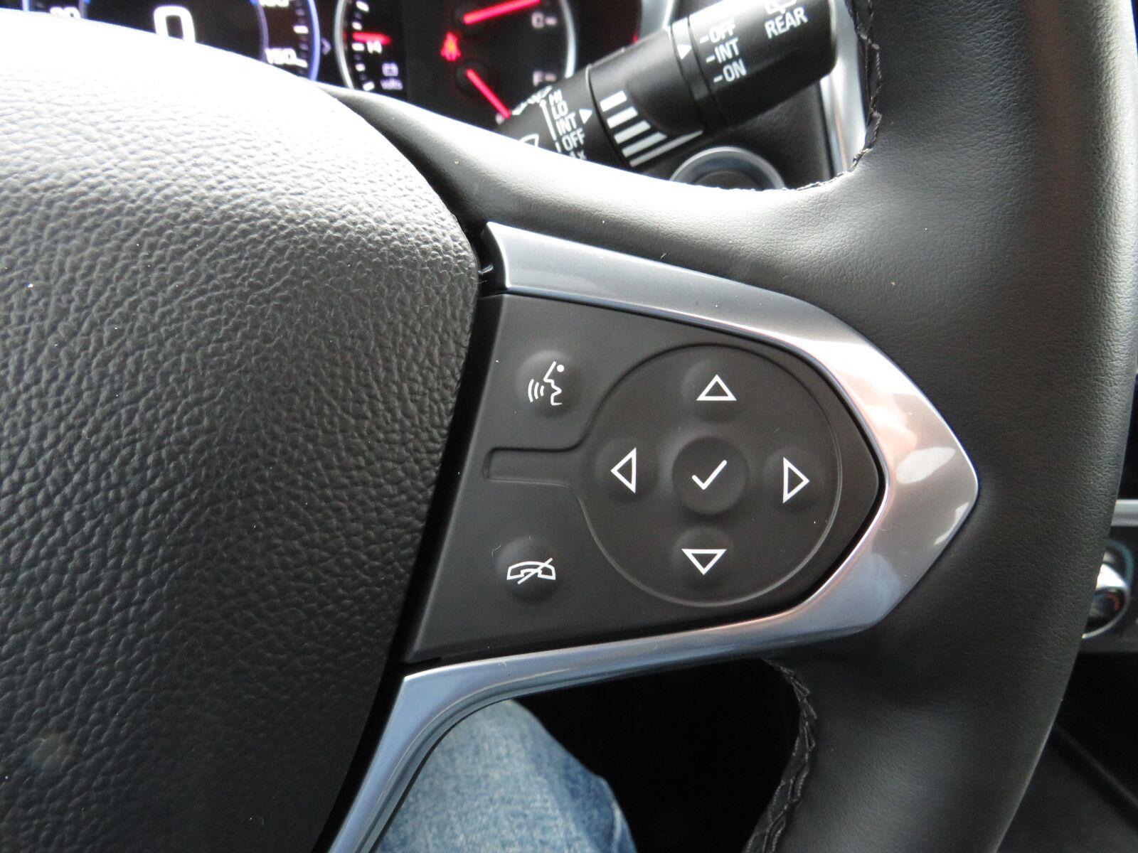 Used 2023 Iridescent Pearl Tricoat Chevrolet Premier image 33