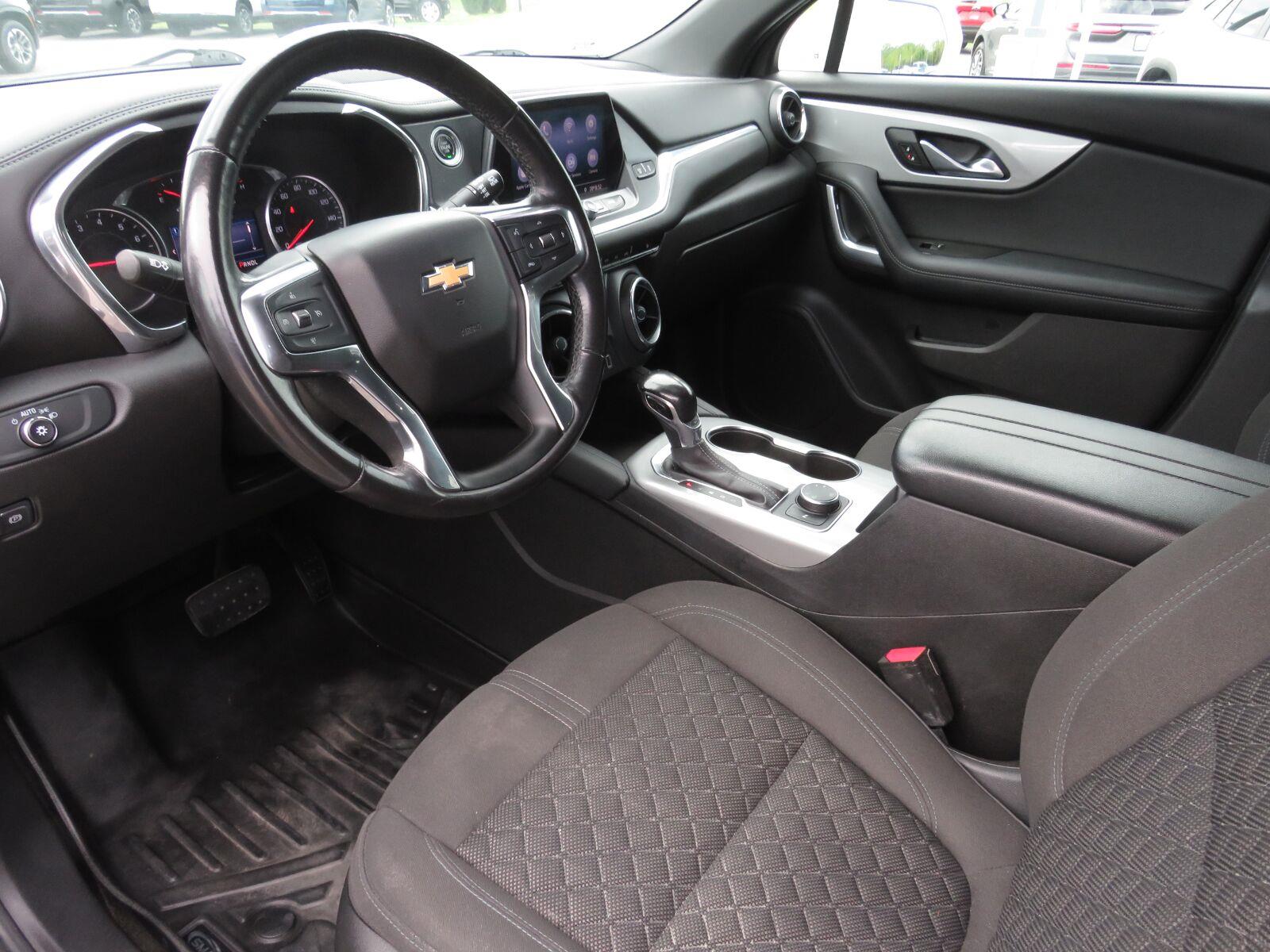 Used 2019 Summit White Chevrolet  image 15