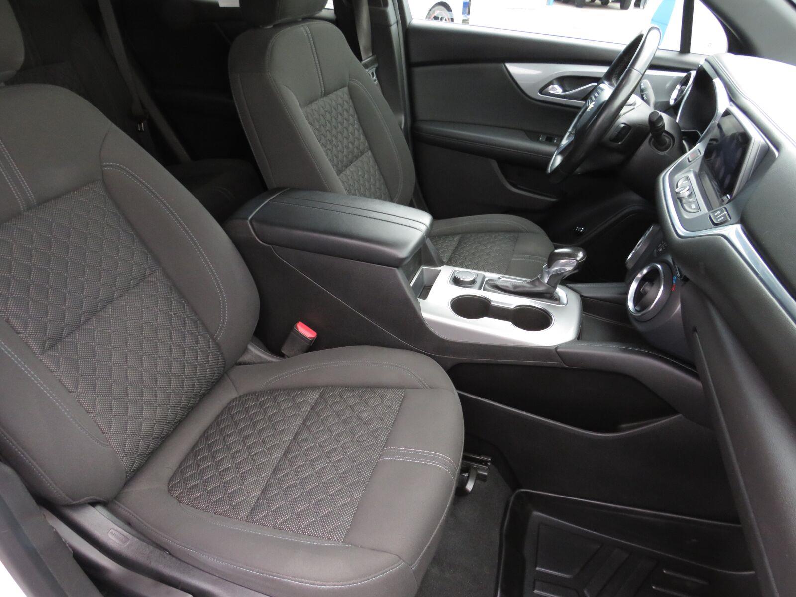 Used 2019 Summit White Chevrolet  image 20