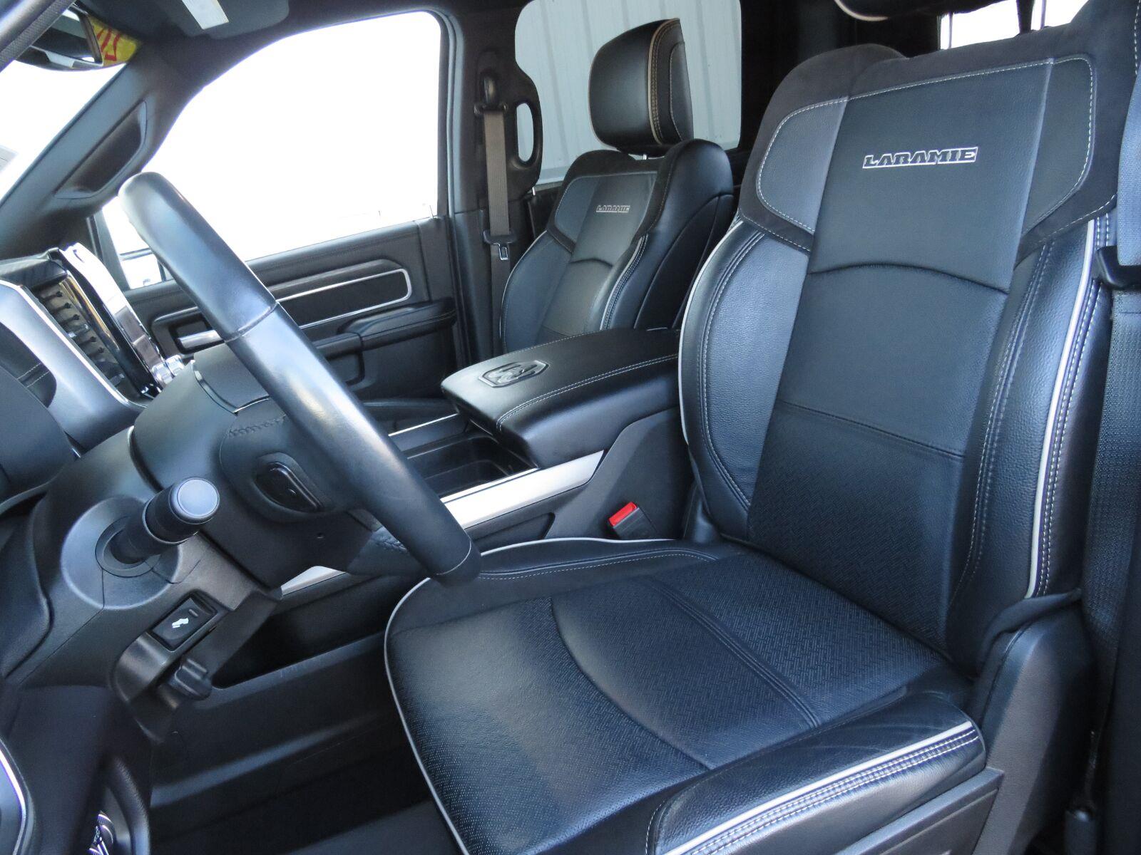 Used 2023 Diamond Black Crystal Pearlcoat Ram Laramie image 20