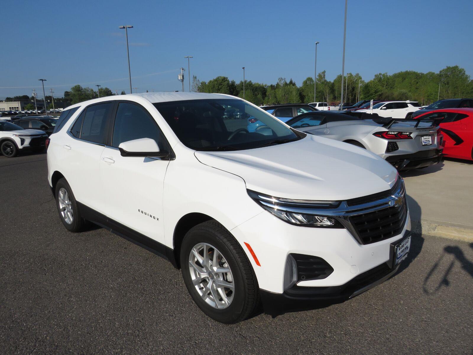 Used 2024 Summit White Chevrolet LT image 4