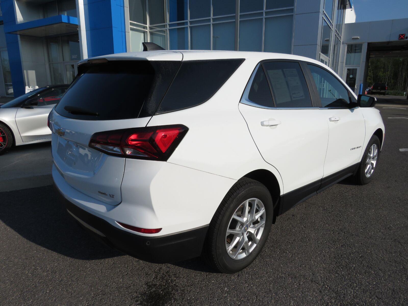Used 2024 Summit White Chevrolet LT image 6