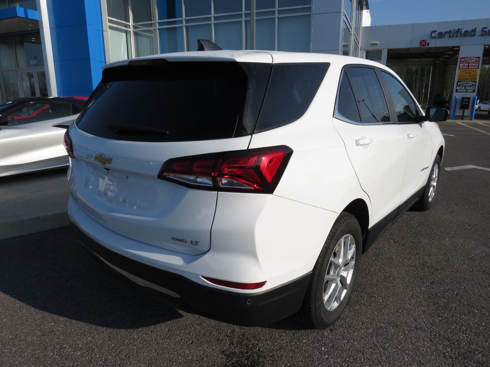 Used 2024 Summit White Chevrolet LT image 7