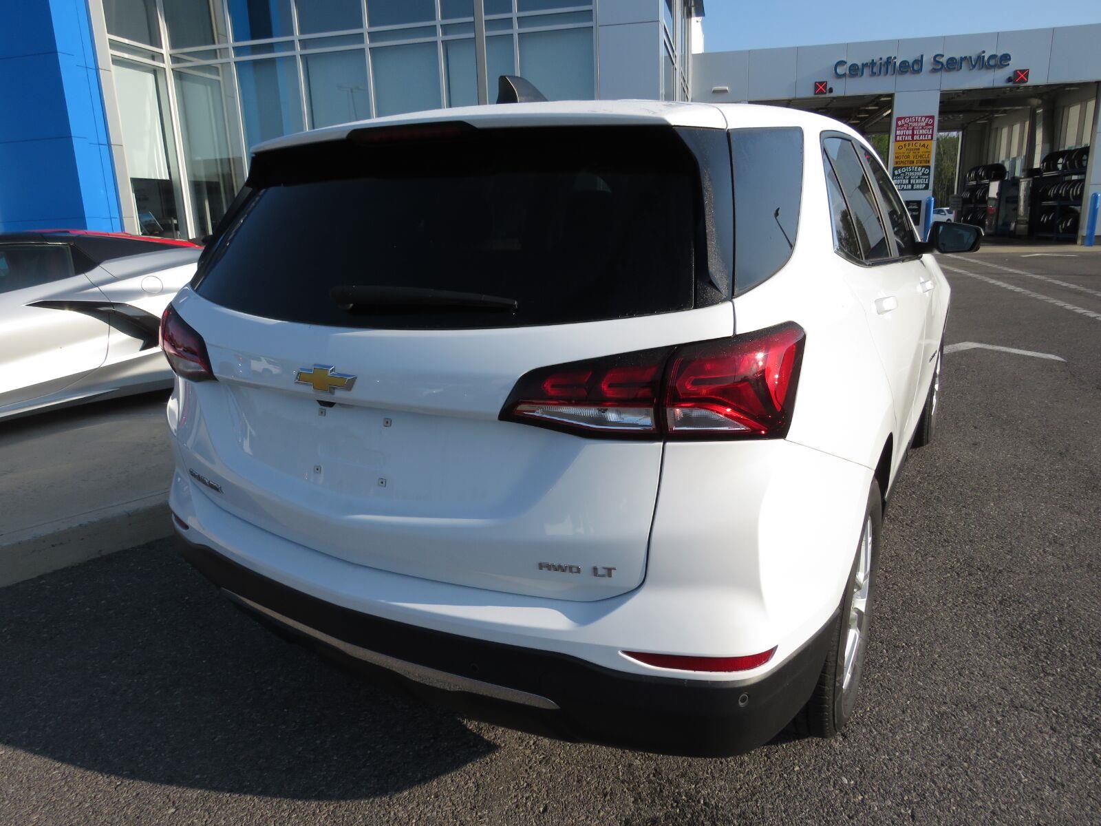 Used 2024 Summit White Chevrolet LT image 8