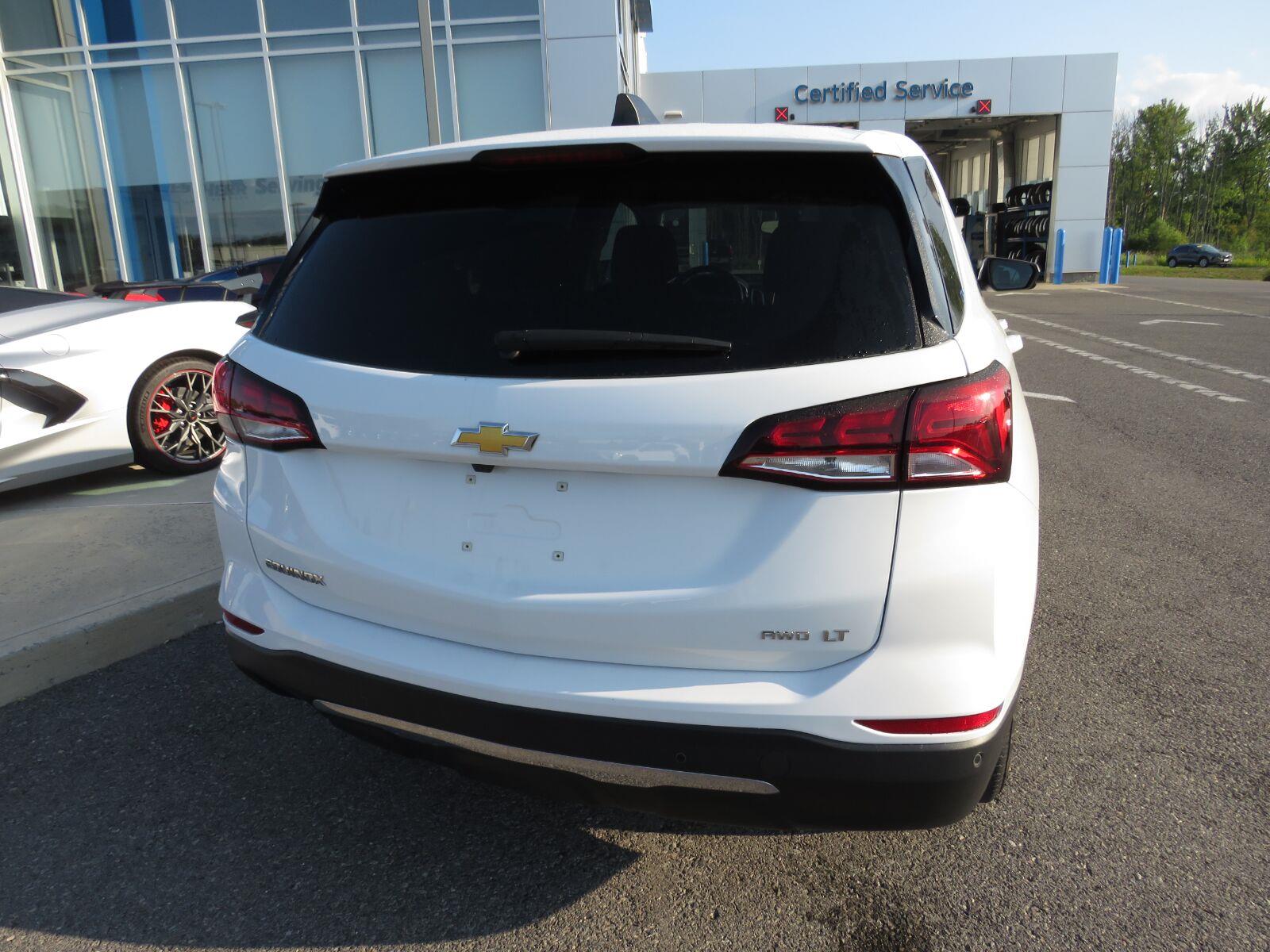 Used 2024 Summit White Chevrolet LT image 9