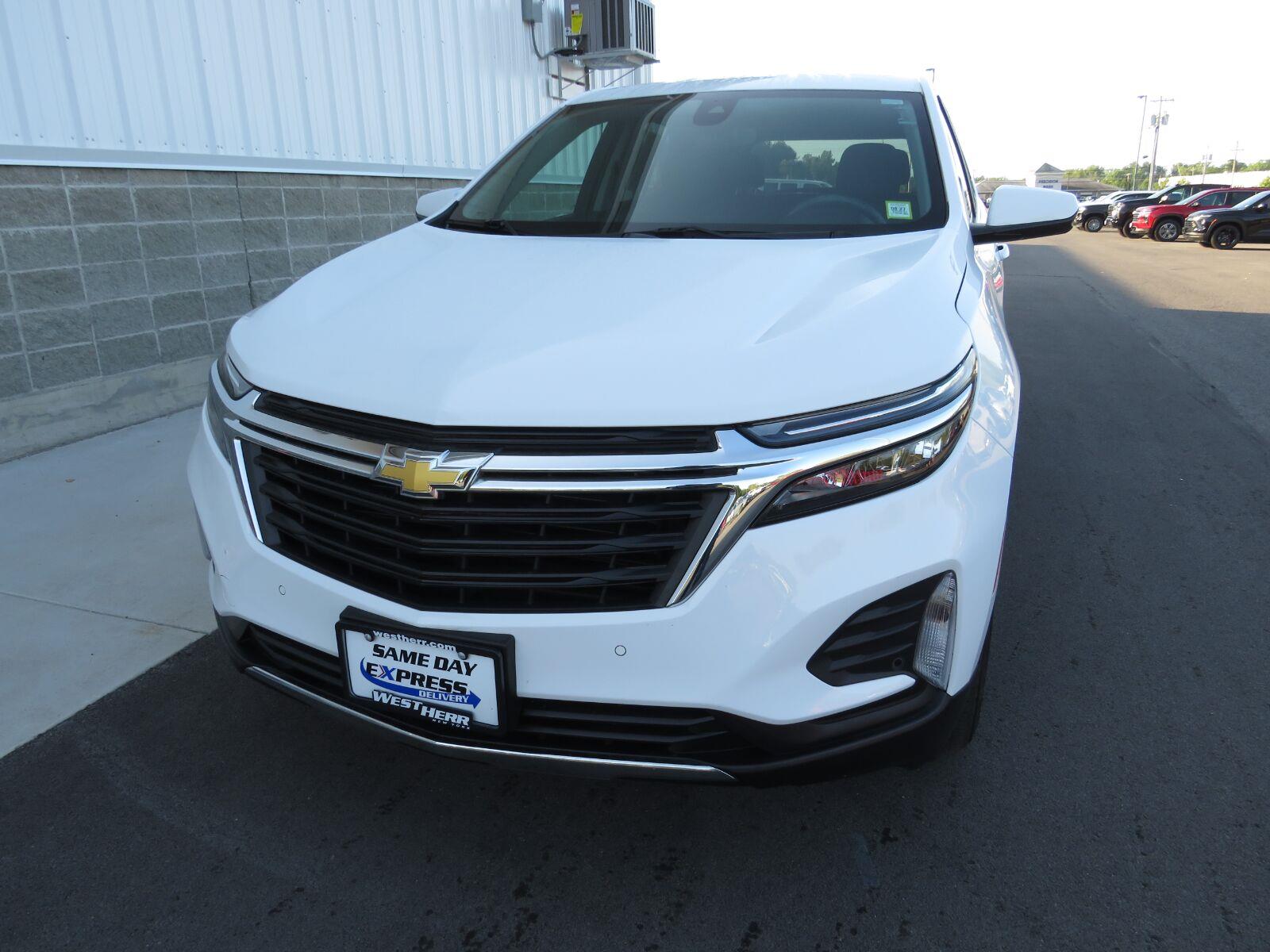 Used 2024 Summit White Chevrolet LT image 14