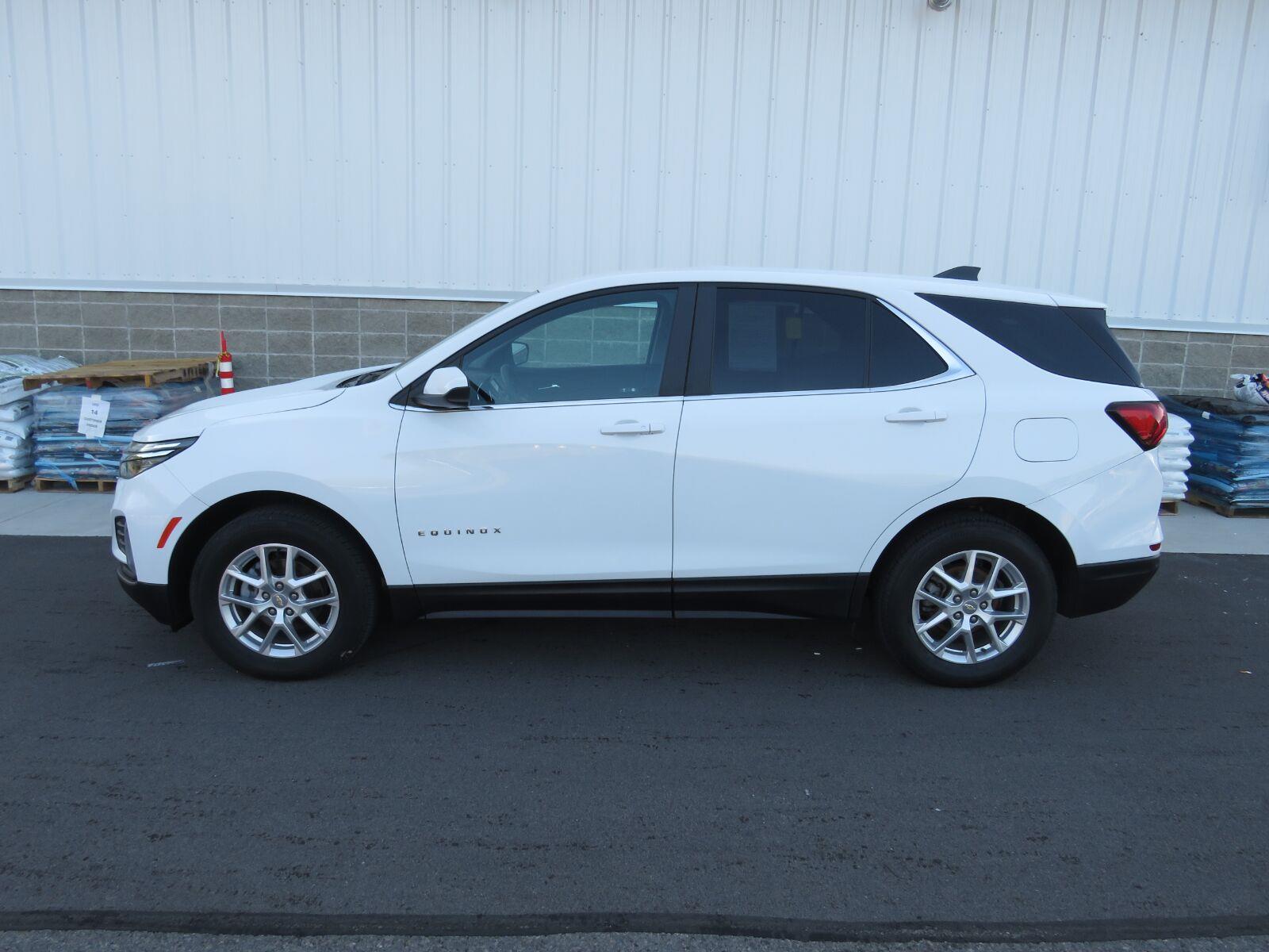Used 2024 Summit White Chevrolet LT image 15