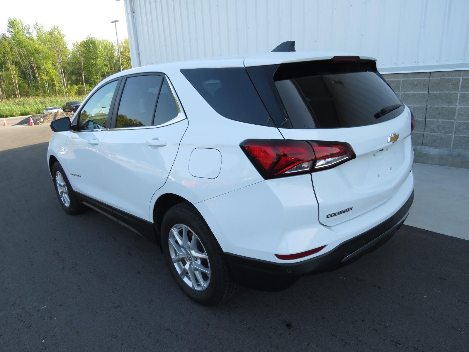 Used 2024 Summit White Chevrolet LT image 16