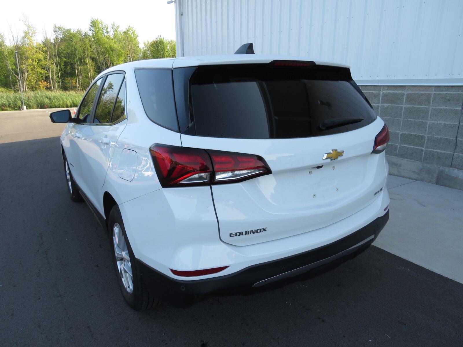 Used 2024 Summit White Chevrolet LT image 17
