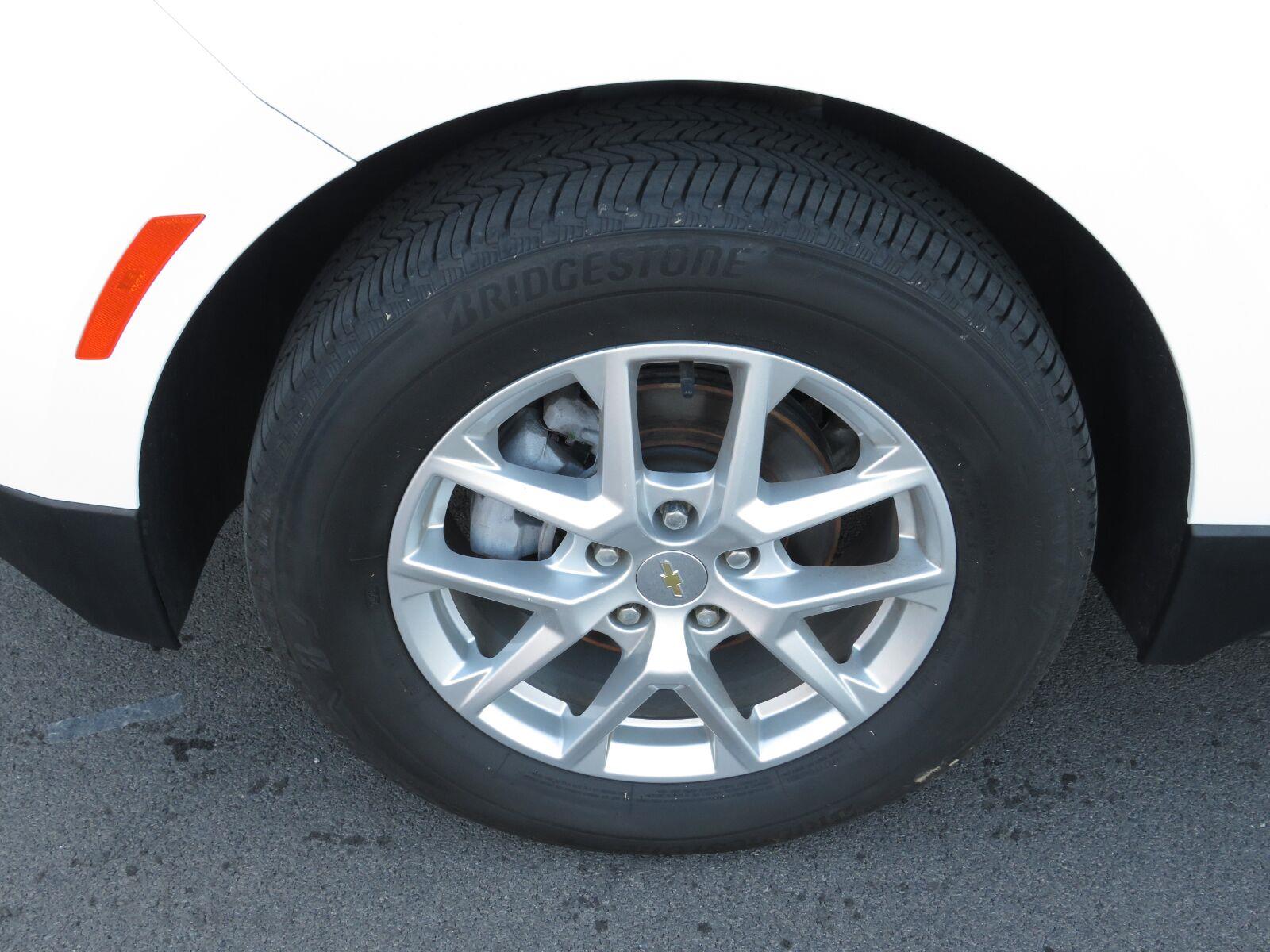 Used 2024 Summit White Chevrolet LT image 19