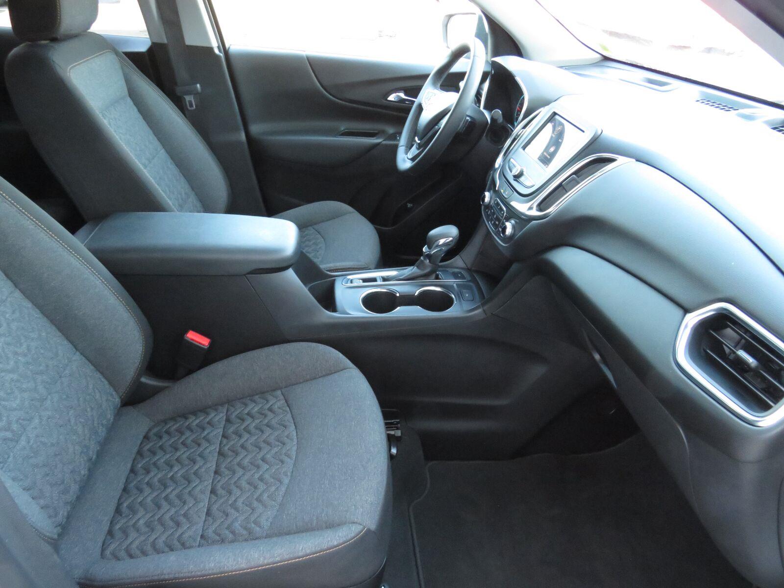 Used 2024 Summit White Chevrolet LT image 25