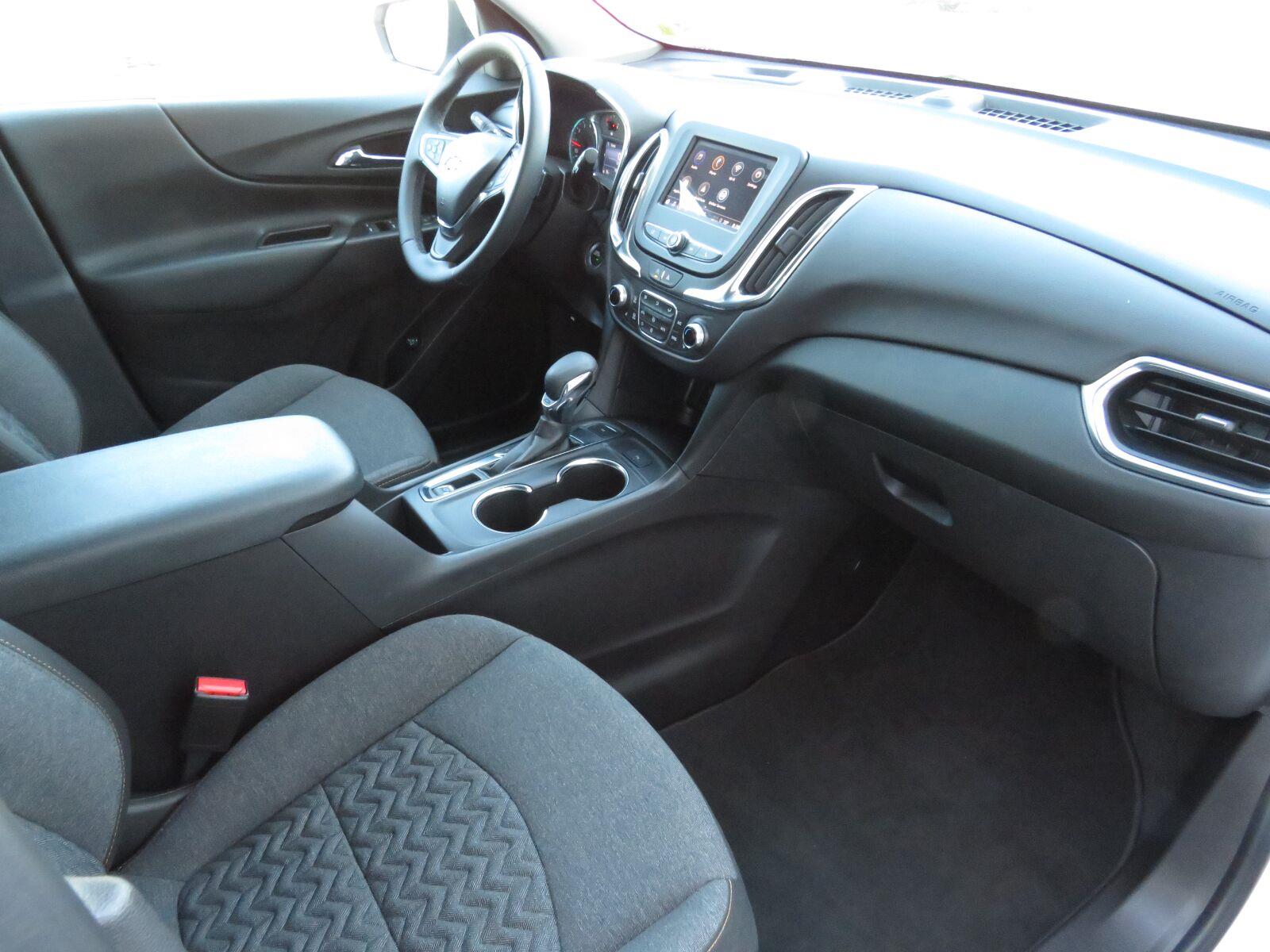 Used 2024 Summit White Chevrolet LT image 26