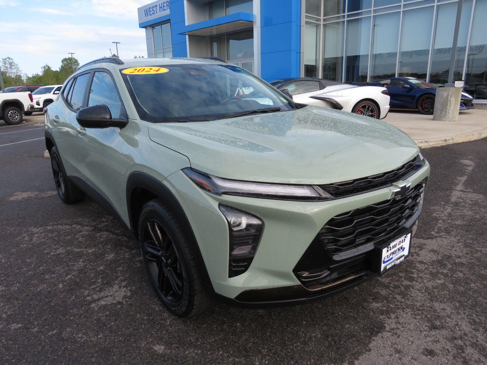 Used 2024 Cacti Green Chevrolet ACTIV image 2