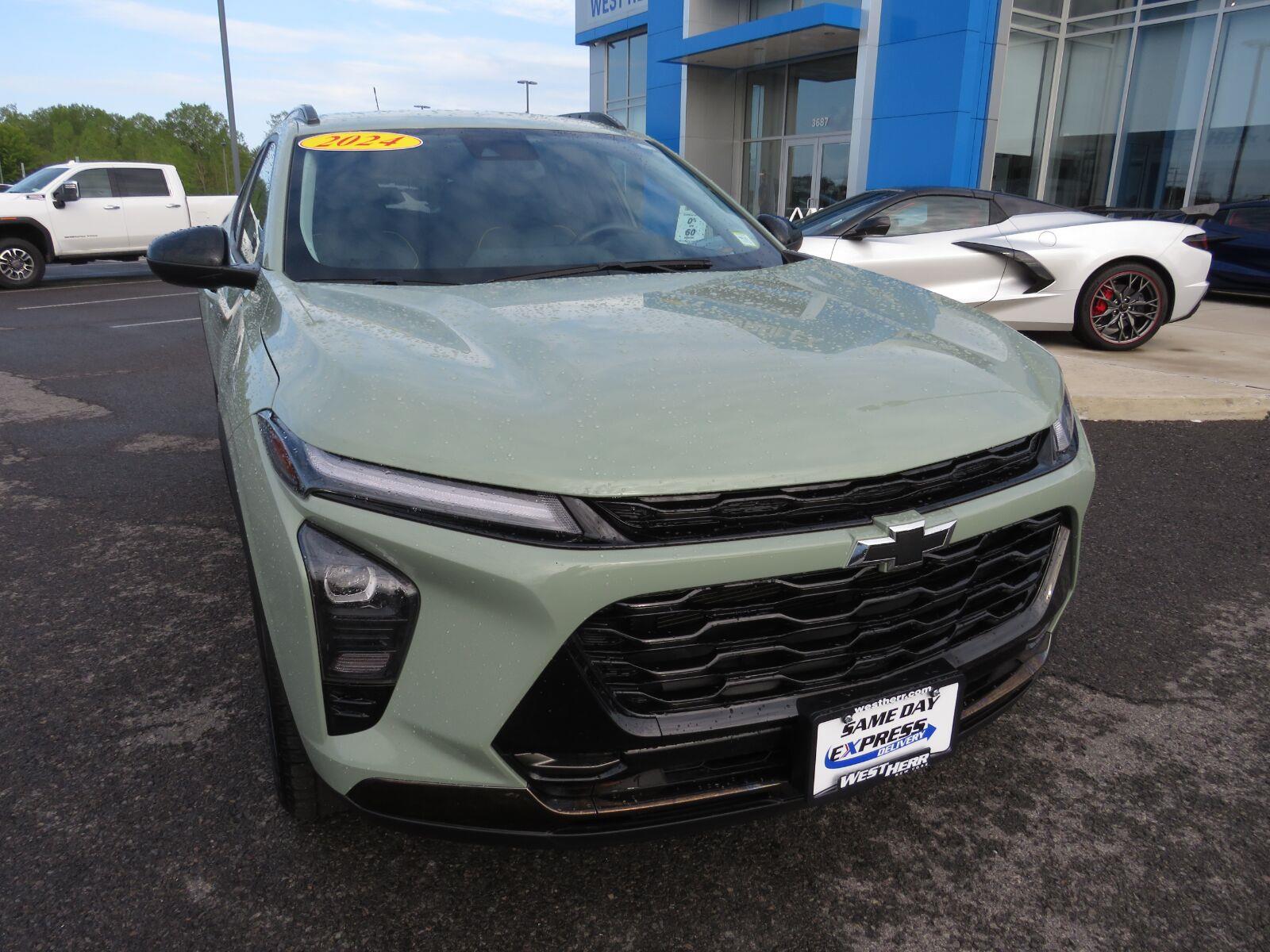 Used 2024 Cacti Green Chevrolet ACTIV image 4