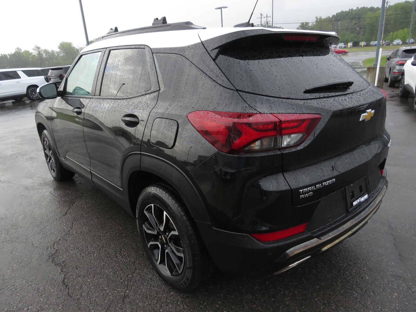 Used 2022 Mosaic Black Metallic Chevrolet ACTIV image 9