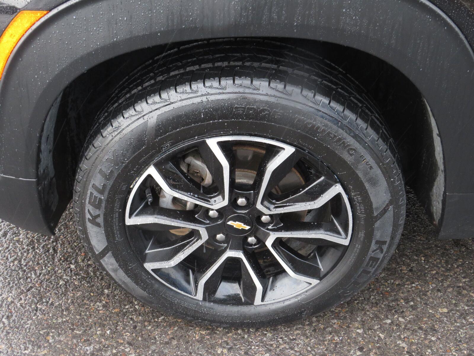 Used 2022 Mosaic Black Metallic Chevrolet ACTIV image 12