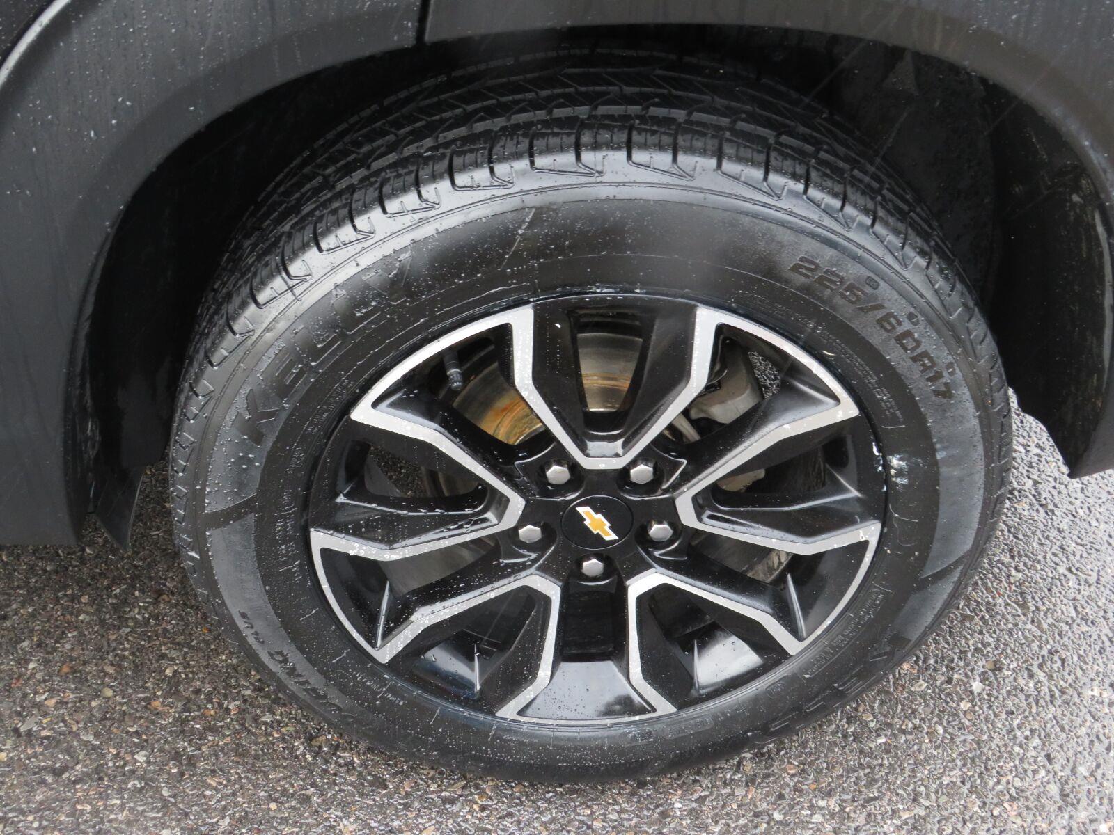 Used 2022 Mosaic Black Metallic Chevrolet ACTIV image 13