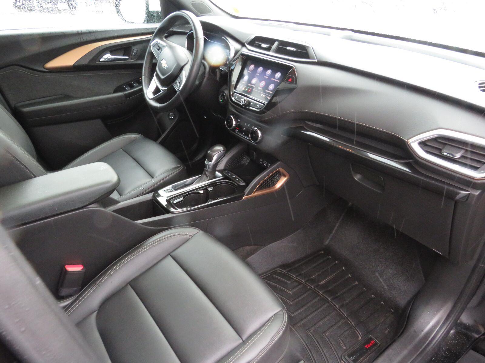 Used 2022 Mosaic Black Metallic Chevrolet ACTIV image 17