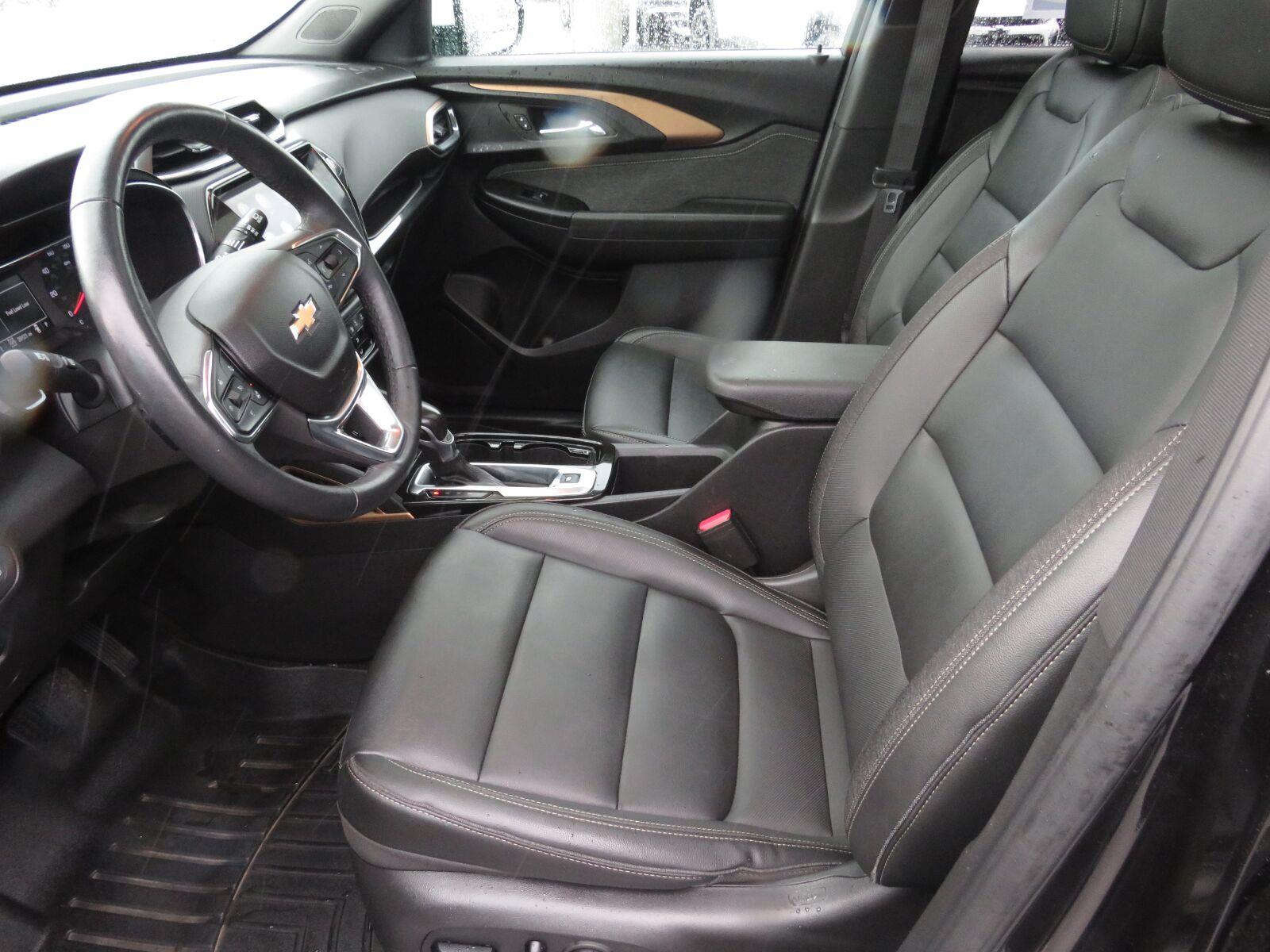 Used 2022 Mosaic Black Metallic Chevrolet ACTIV image 19