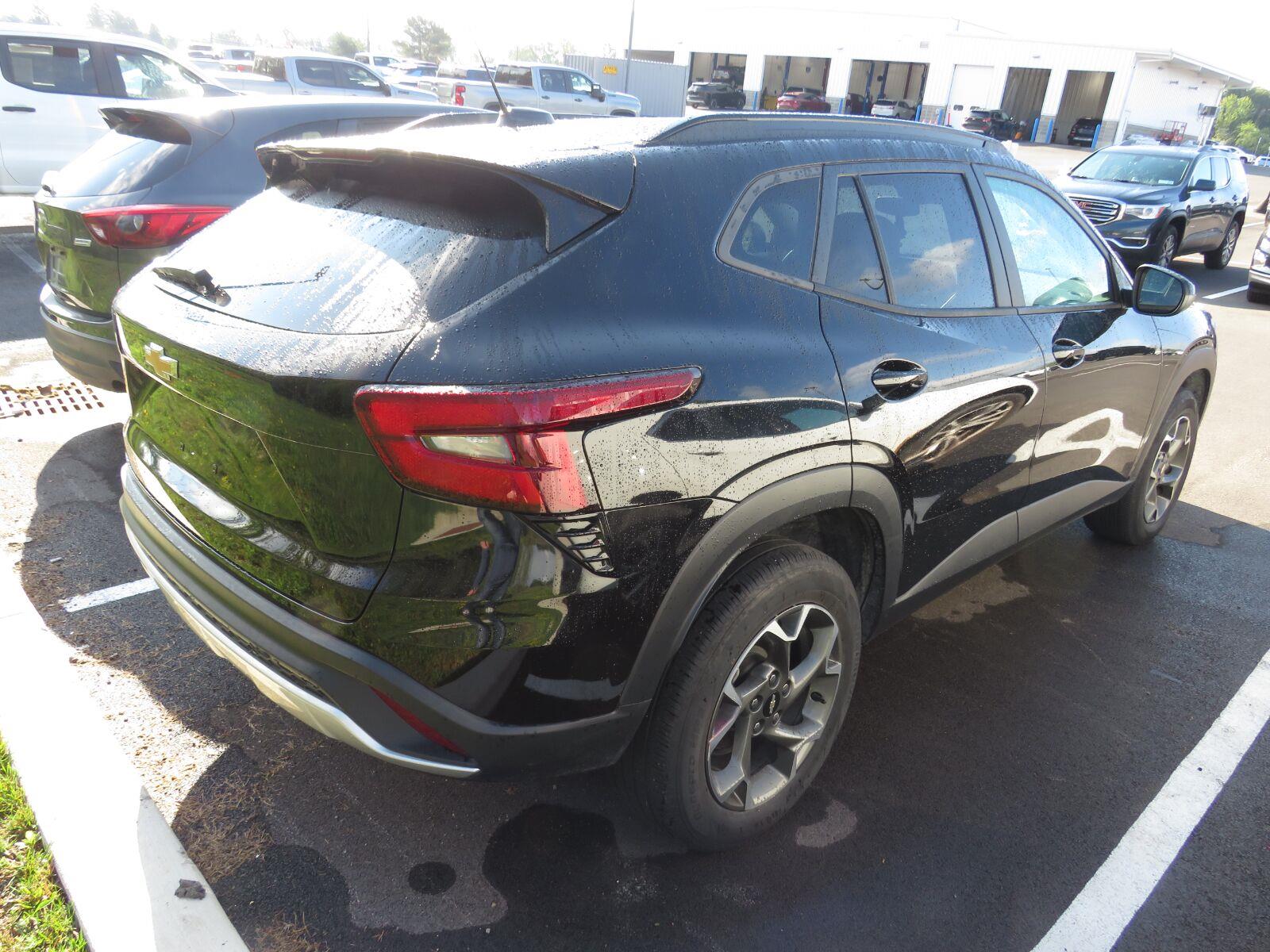 Used 2024 Mosaic Black Metallic Chevrolet LT image 10