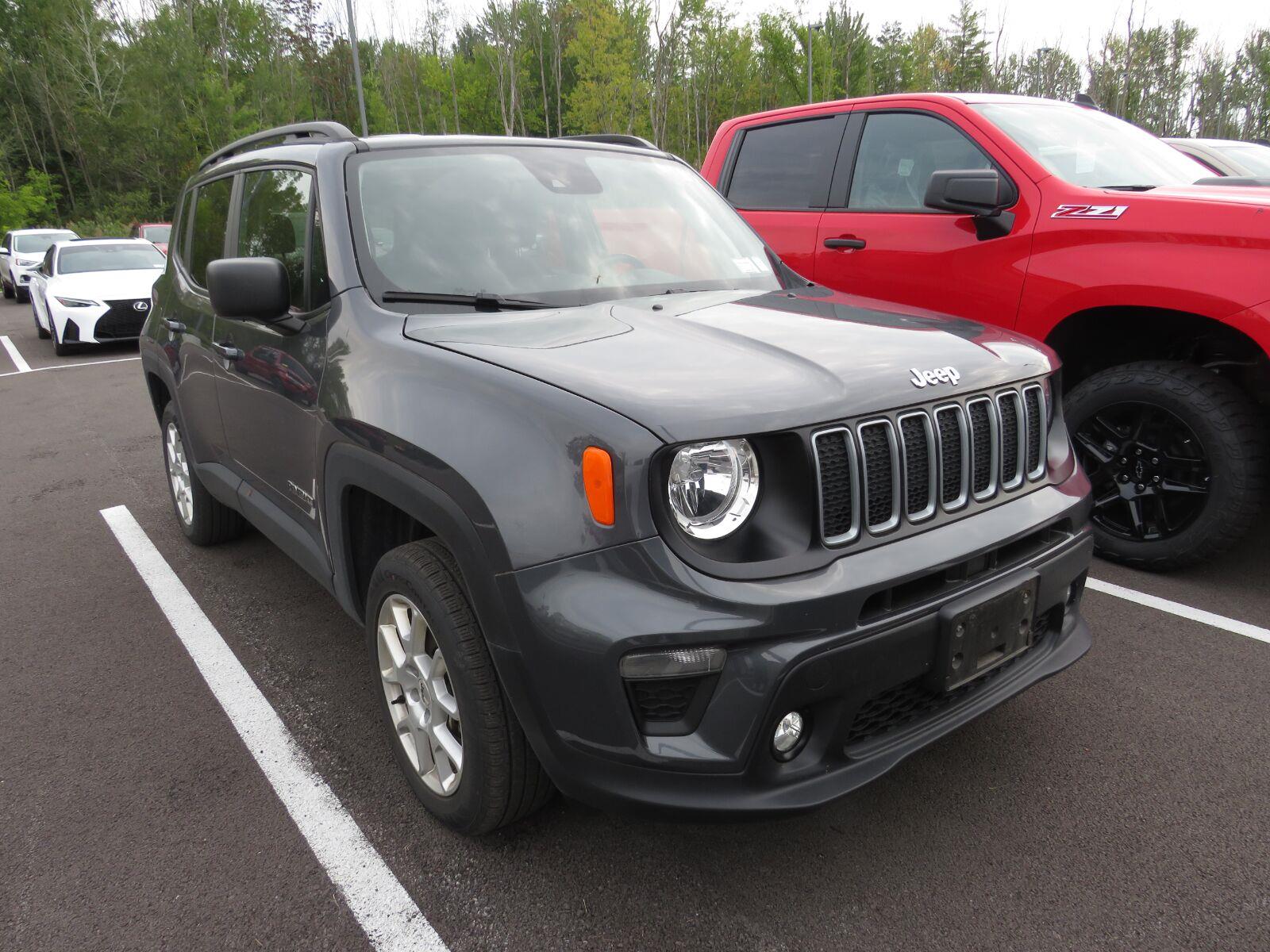 Used 2023 Graphite Gray Jeep Latitude image 2