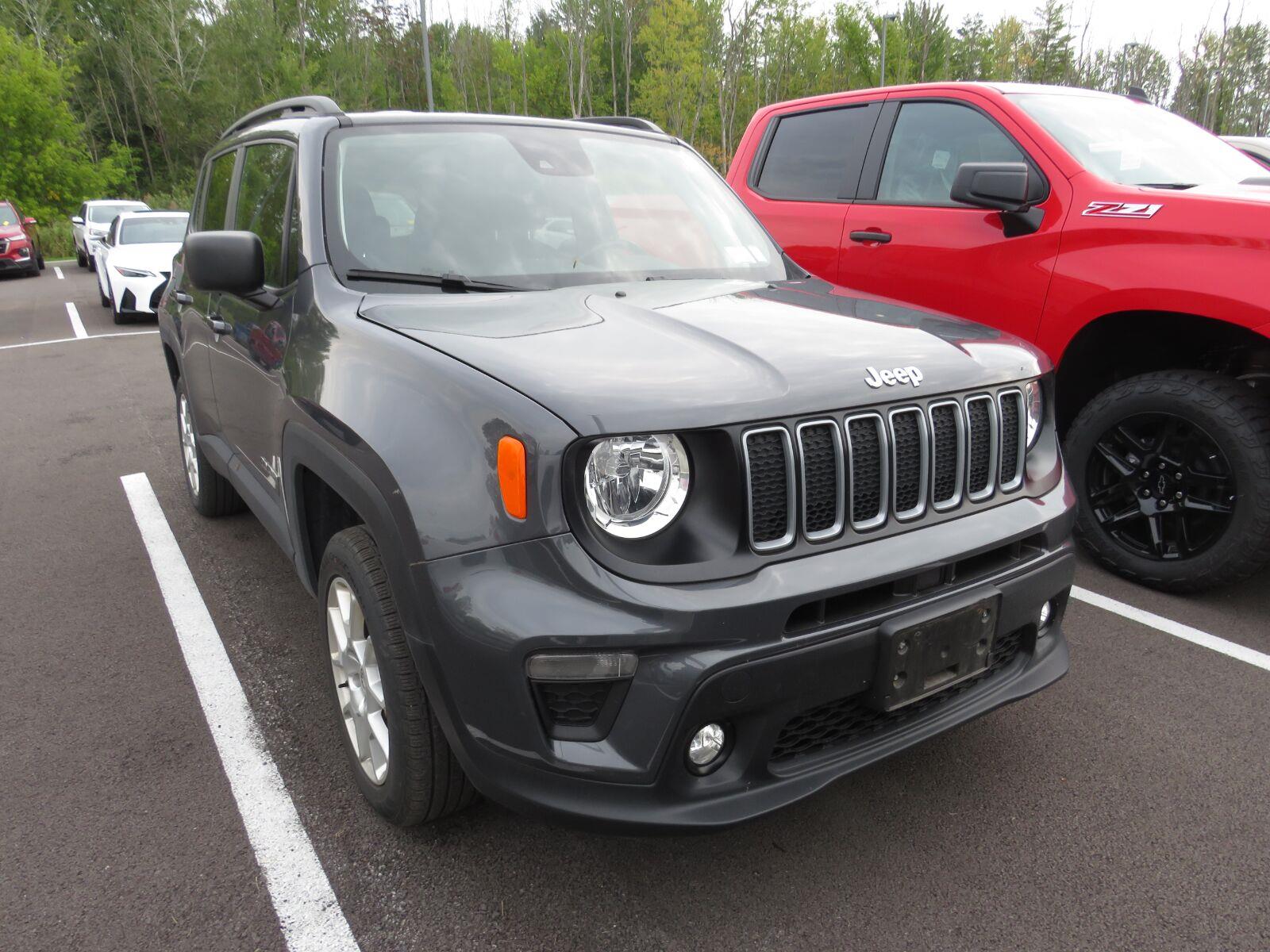 Used 2023 Graphite Gray Jeep Latitude image 3