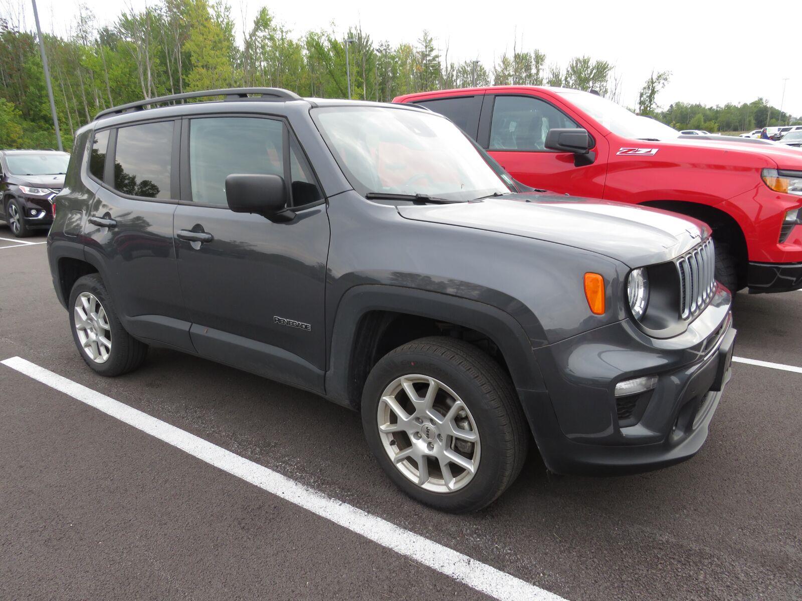 Used 2023 Graphite Gray Jeep Latitude image 4