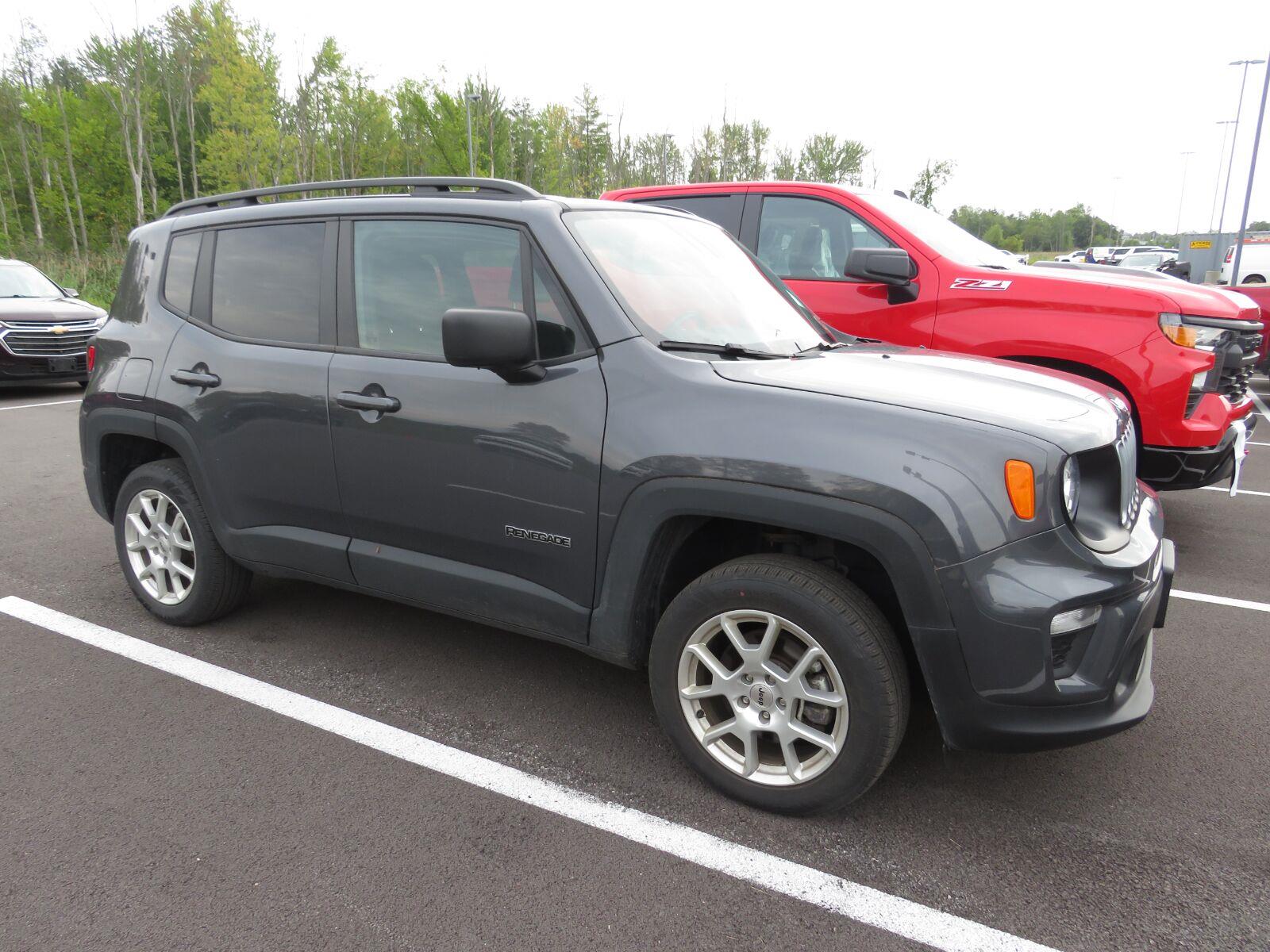 Used 2023 Graphite Gray Jeep Latitude image 5