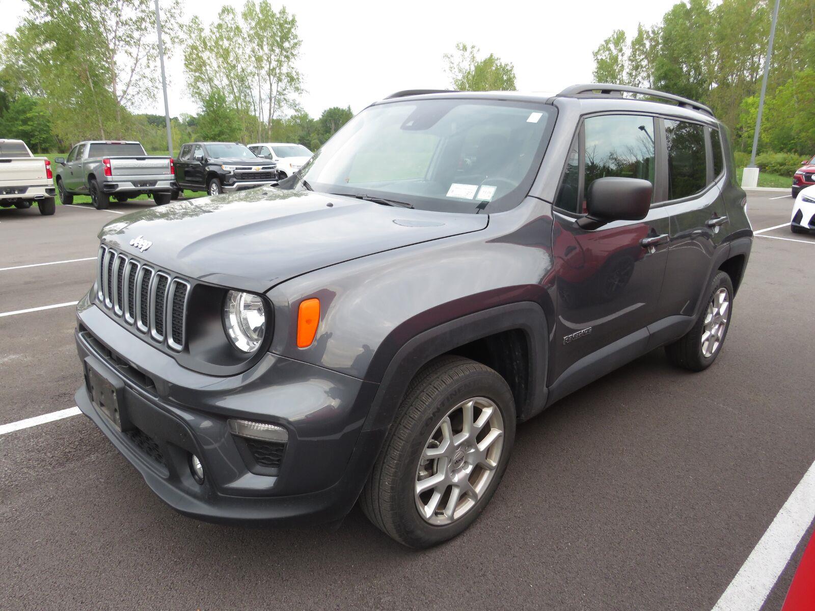 Used 2023 Graphite Gray Jeep Latitude image 7