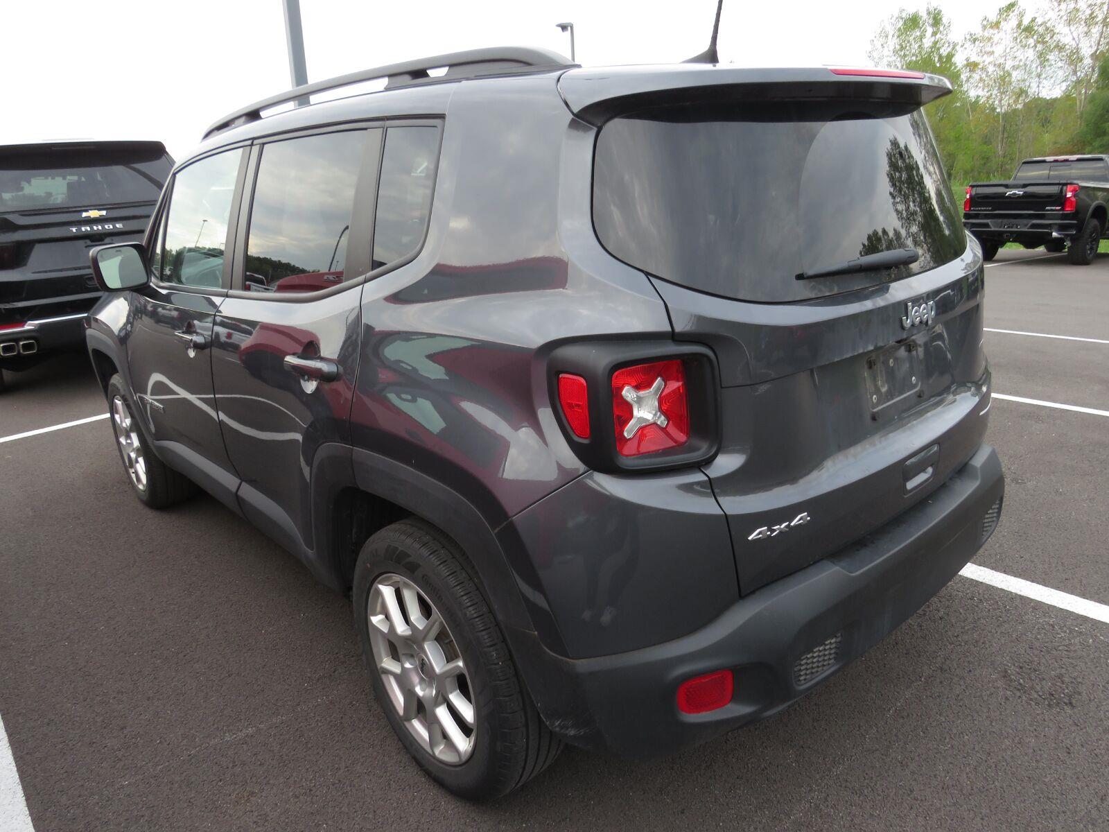 Used 2023 Graphite Gray Jeep Latitude image 9