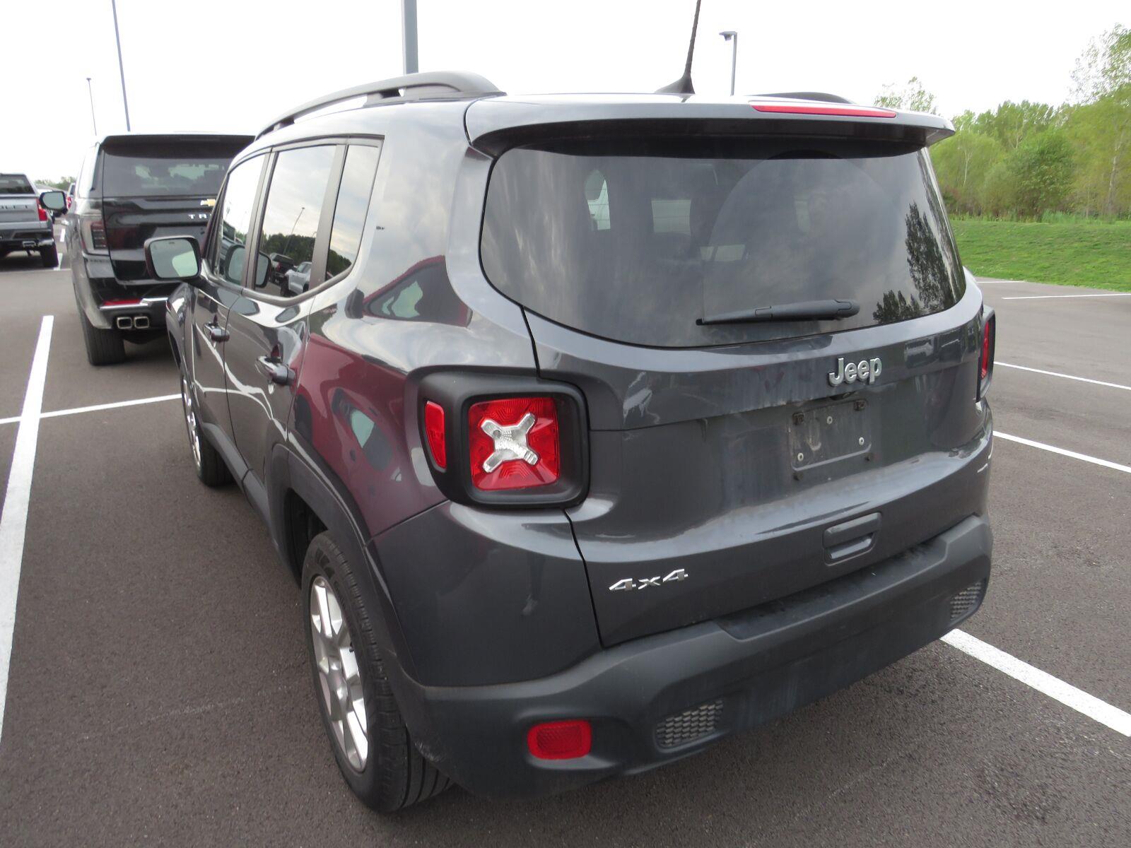 Used 2023 Graphite Gray Jeep Latitude image 10