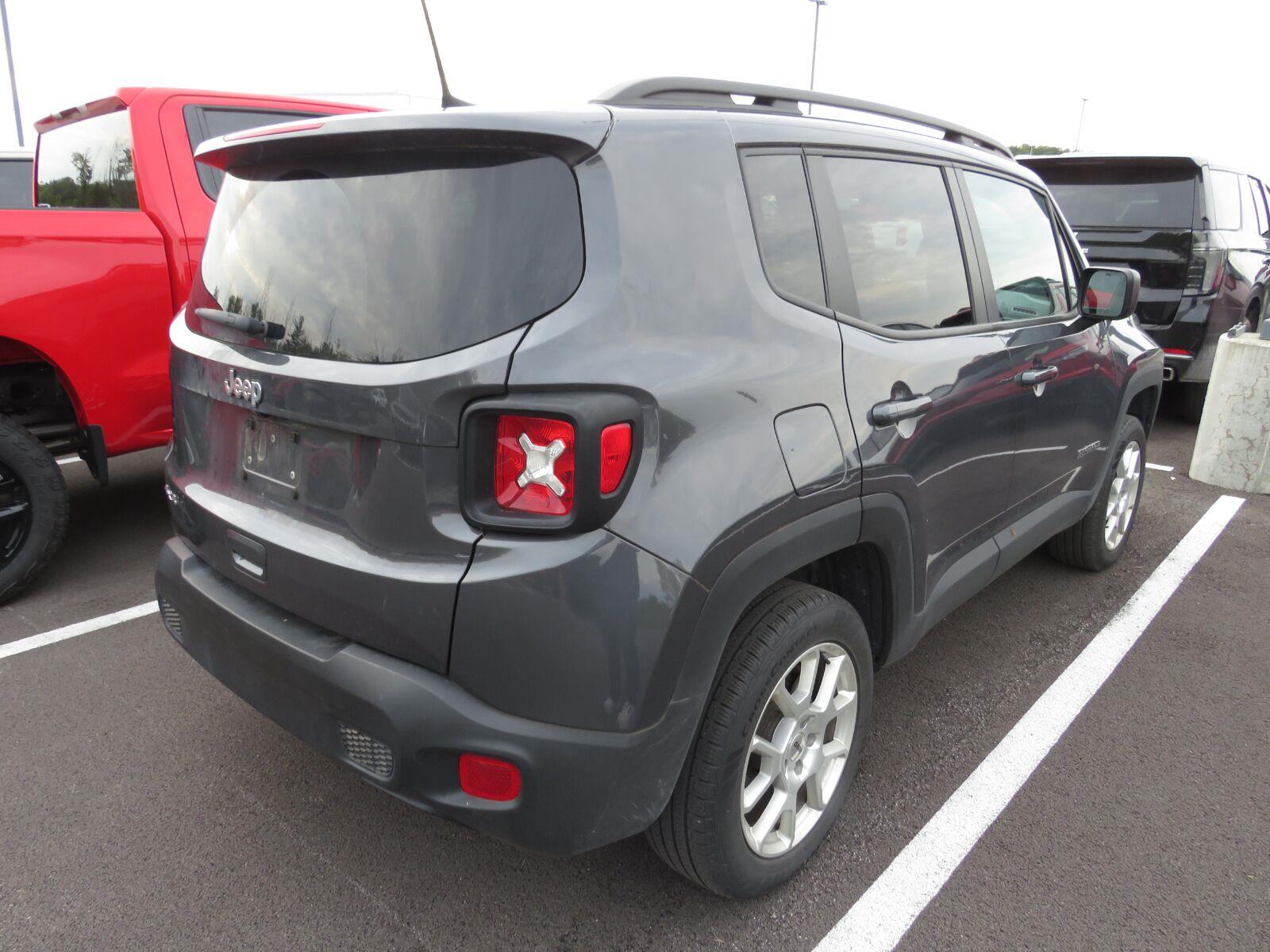 Used 2023 Graphite Gray Jeep Latitude image 11
