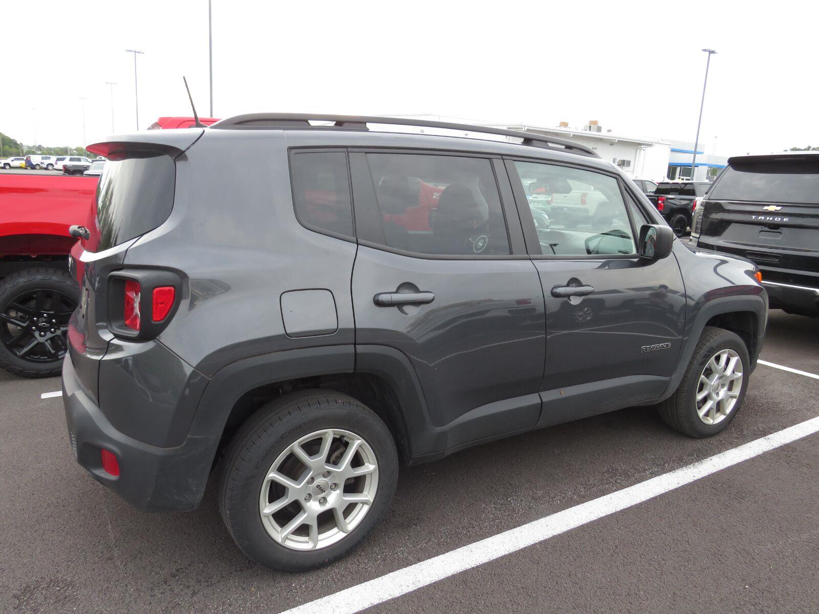 Used 2023 Graphite Gray Jeep Latitude image 13