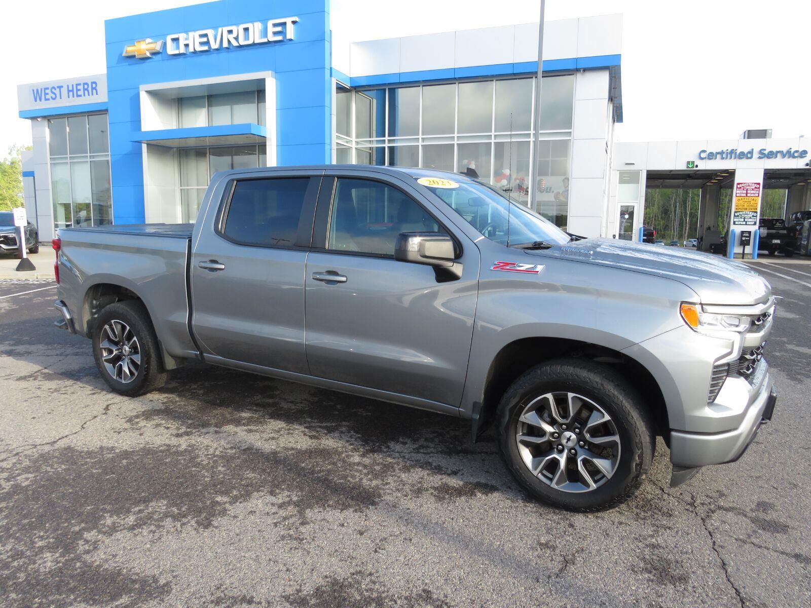 Used 2023 STERLING GRAY METALLIC Chevrolet RST image 6
