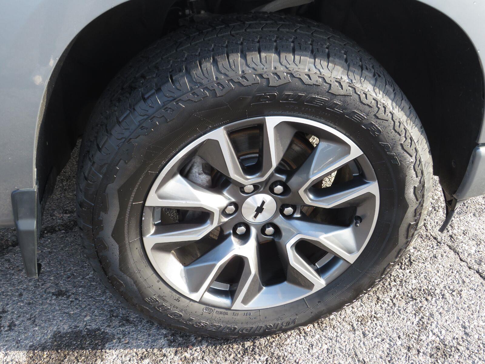 Used 2023 STERLING GRAY METALLIC Chevrolet RST image 9